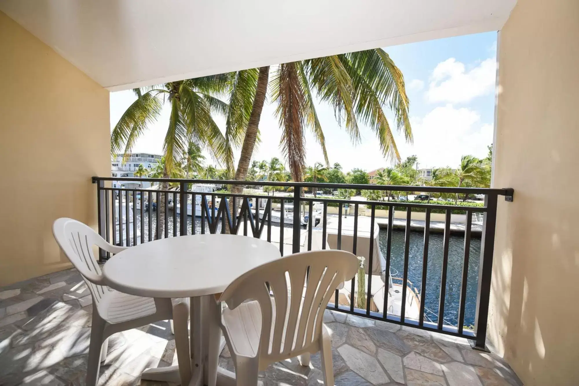 Patio, Balcony/Terrace in Waterside Suites and Marina
