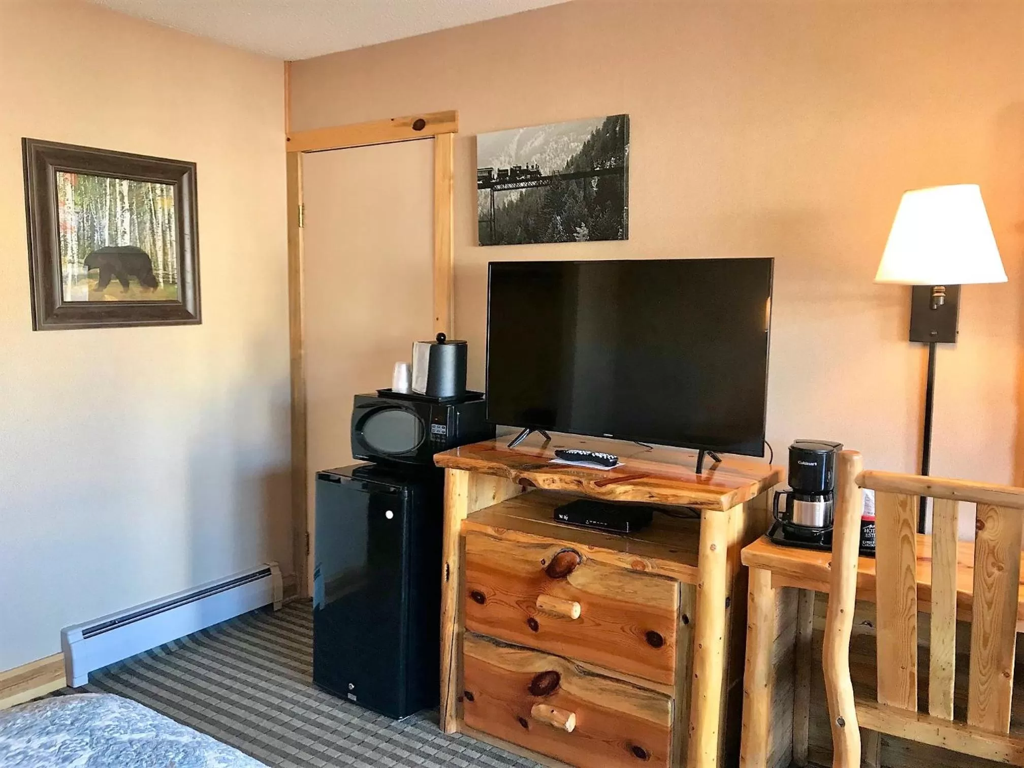 TV and multimedia in Hotel Estes