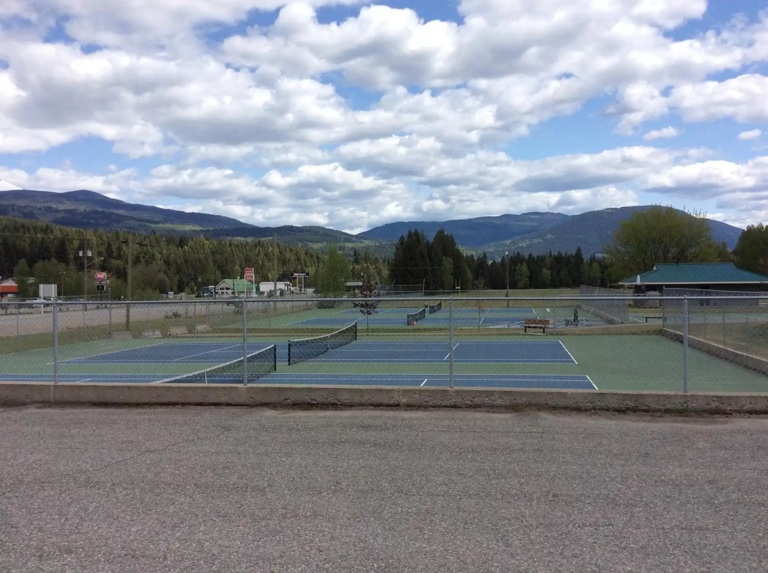 Tennis court in Ace Western Motel