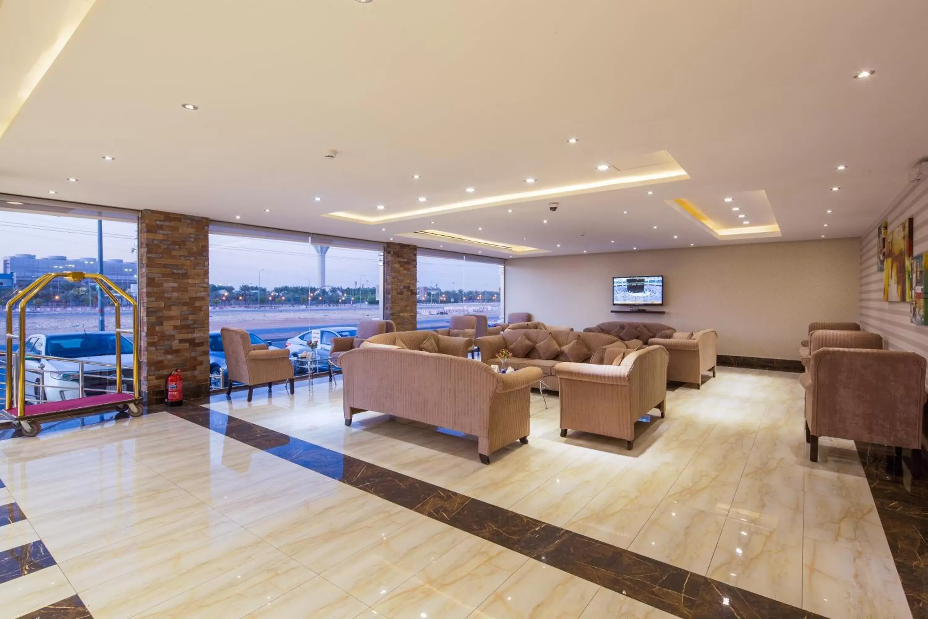 Lobby or reception in Burj Alhayah Hotel Suites Alfalah