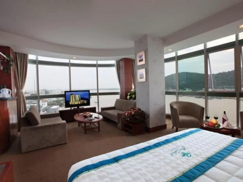 Mountain View in River Hotel