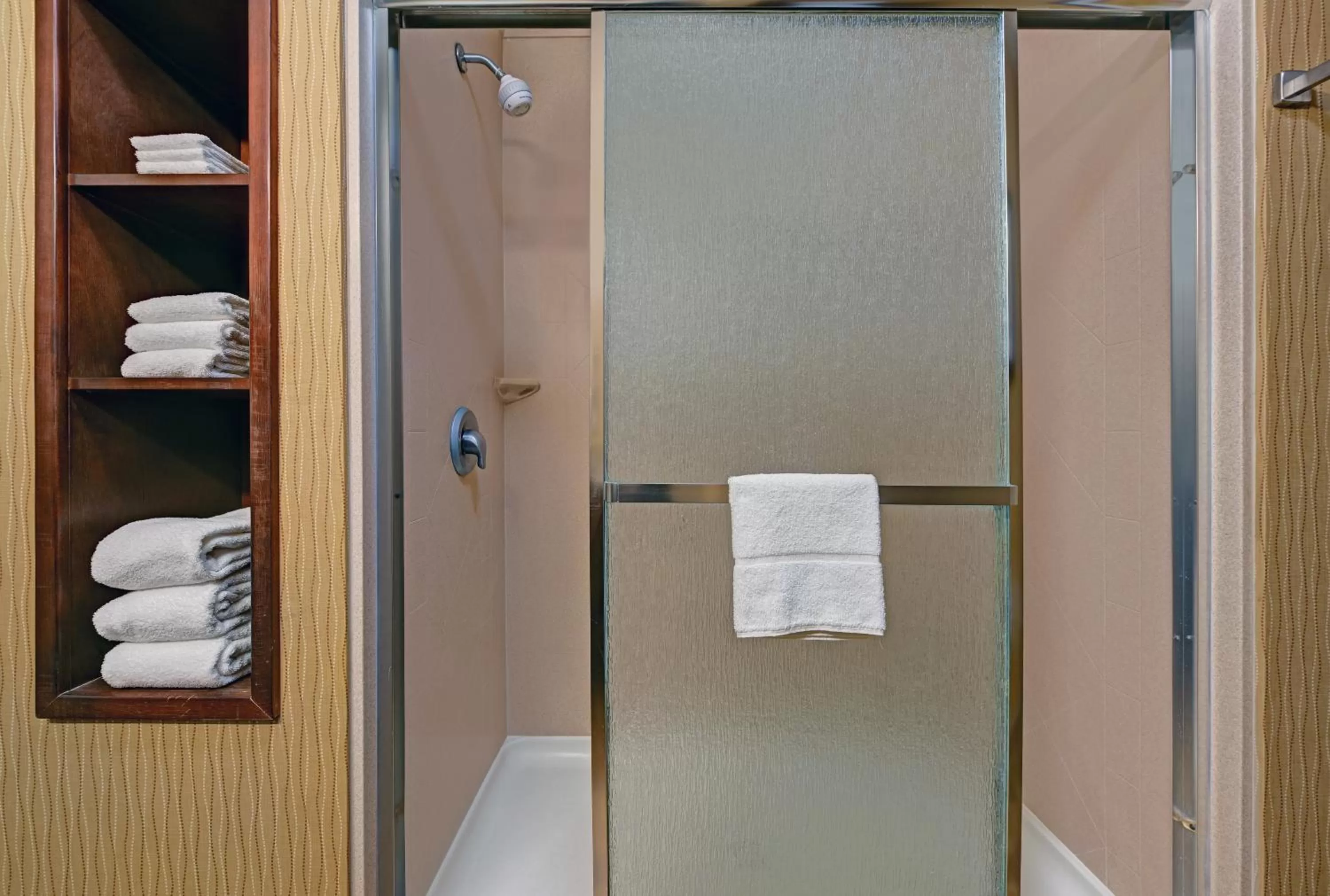 Bathroom in Hampton Inn Lordsburg