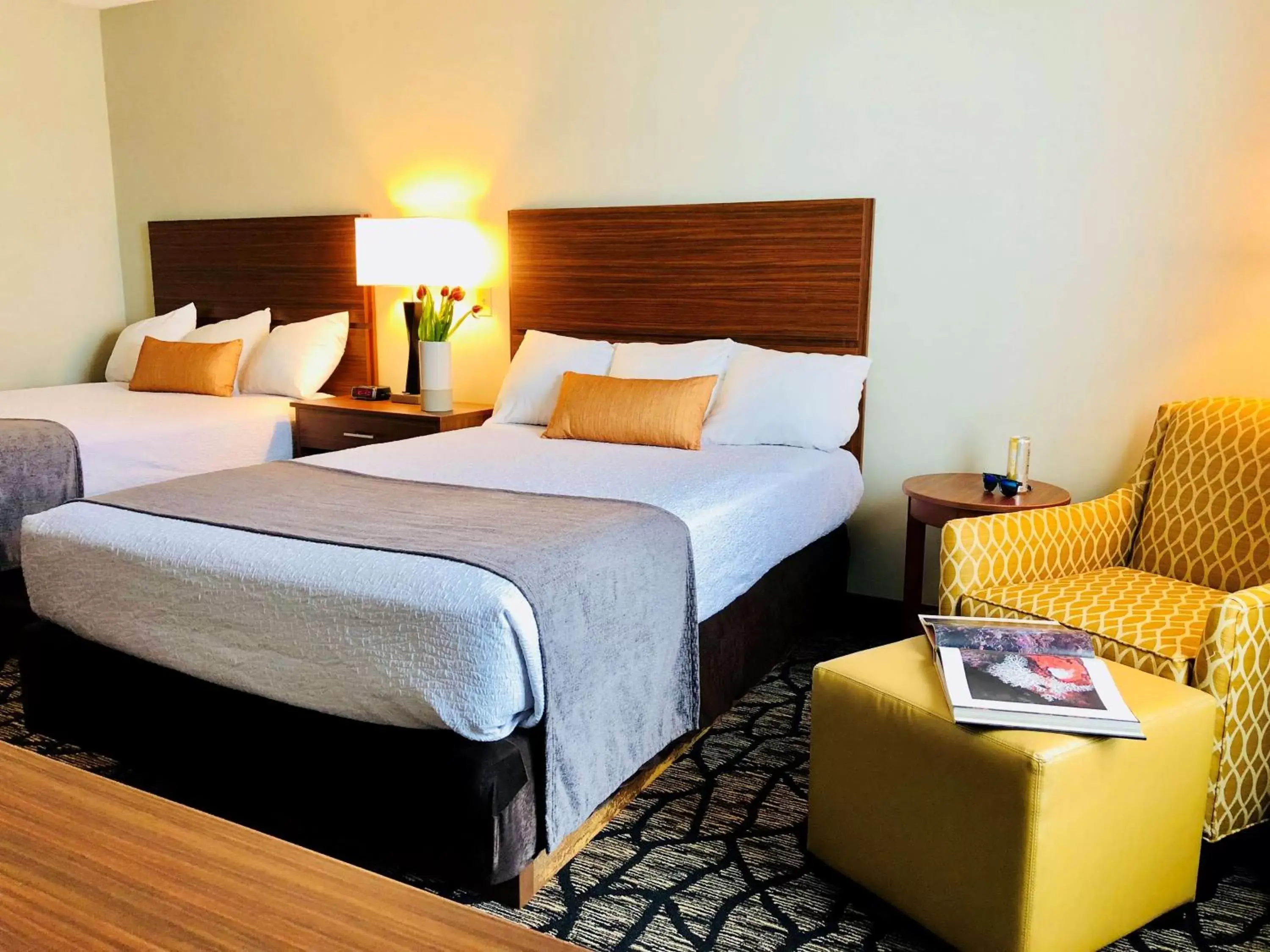 Double Room with Two Double Beds - Ground Floor - Bathtub in Best Western Westminster Hotel Double Room with Two Double Beds - Ground Floor - Bathtub in Best Western Westminster Hotel