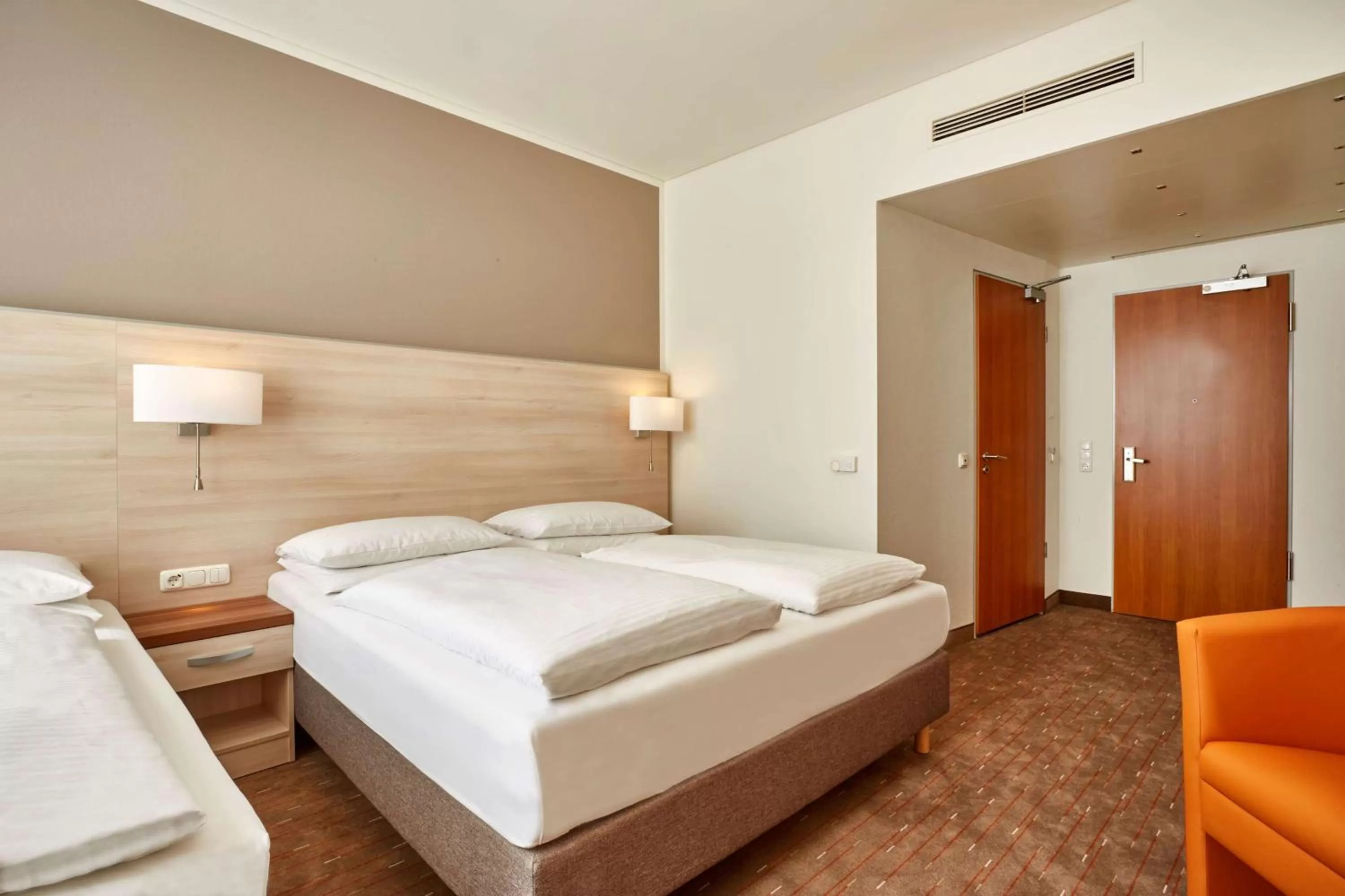 Photo of the whole room, Bed in H+ Hotel Berlin Mitte