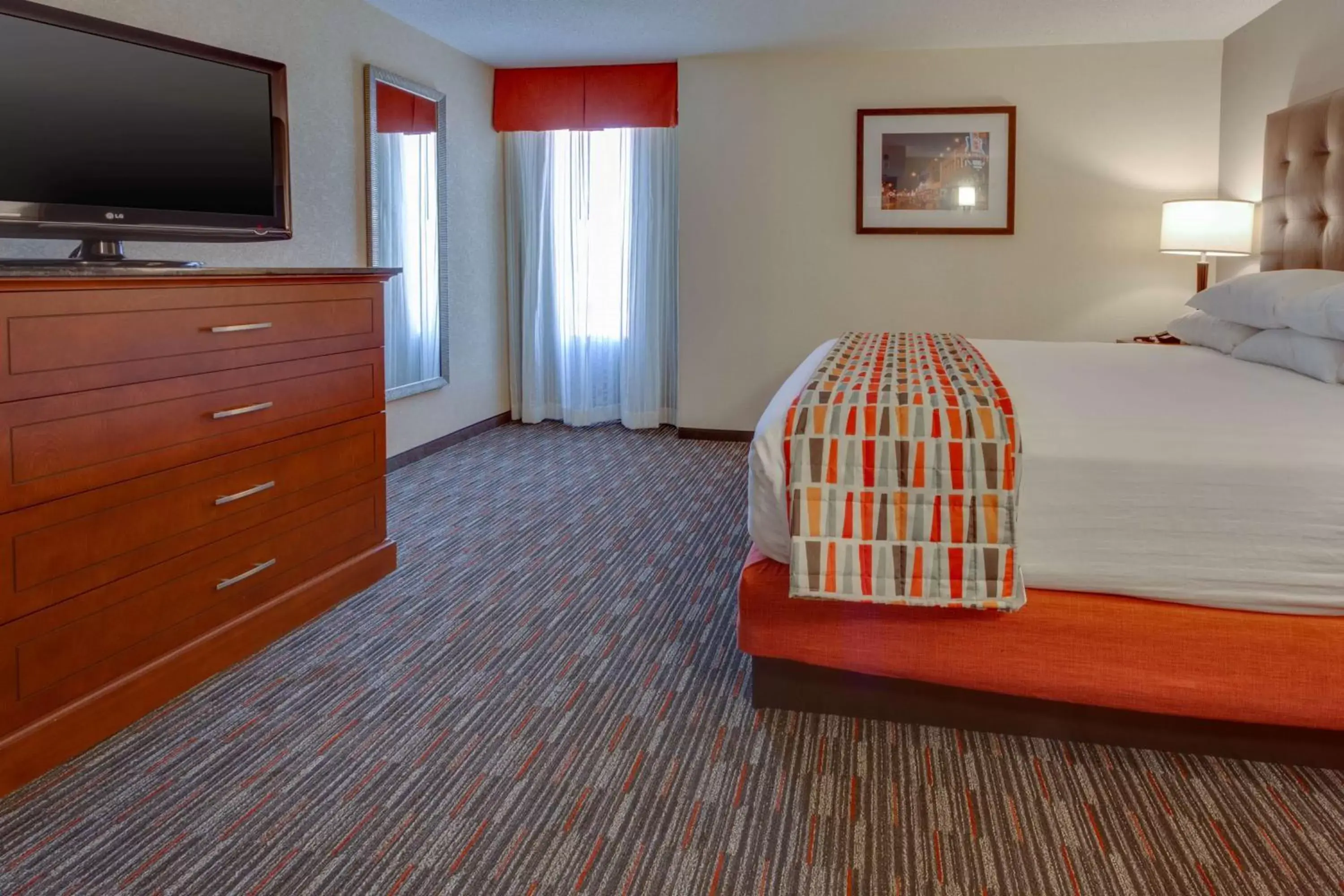Photo of the whole room, Bed in Drury Inn & Suites Memphis Southaven