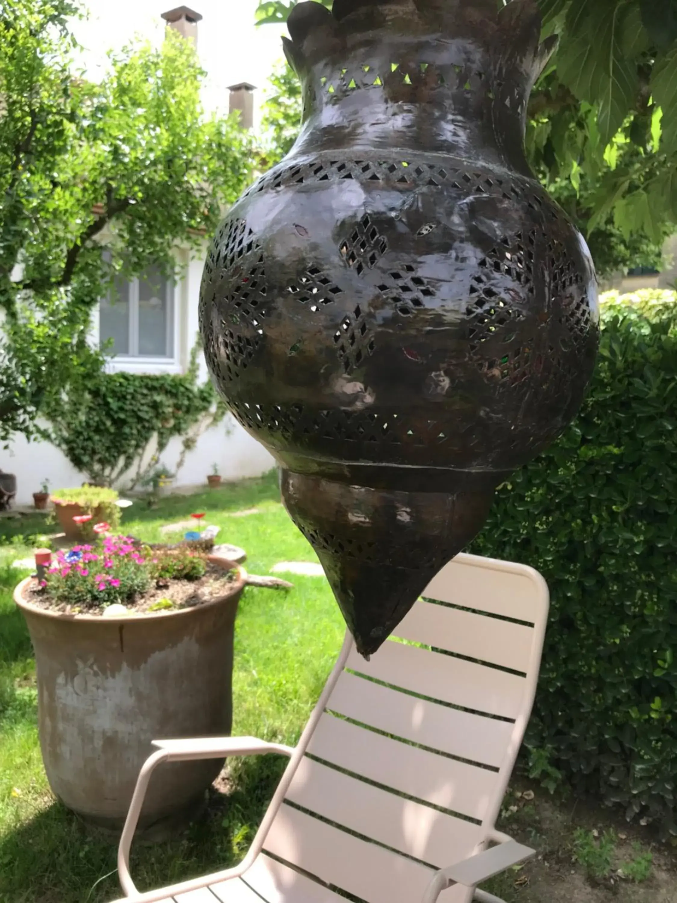 Garden view in Hostellerie De La Tour