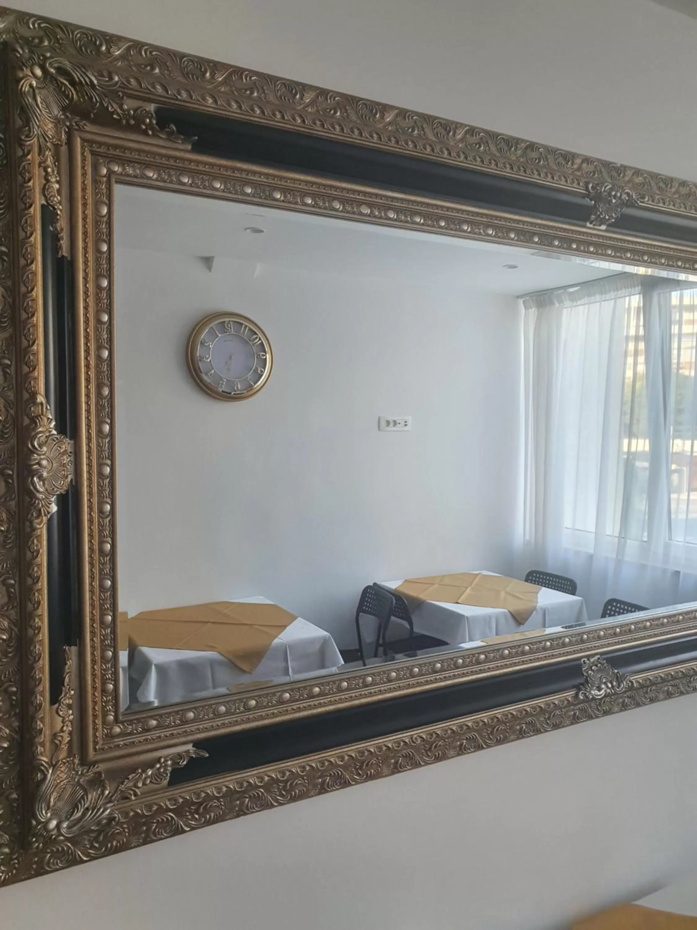 Breakfast in B Gold Luxury rooms B&B