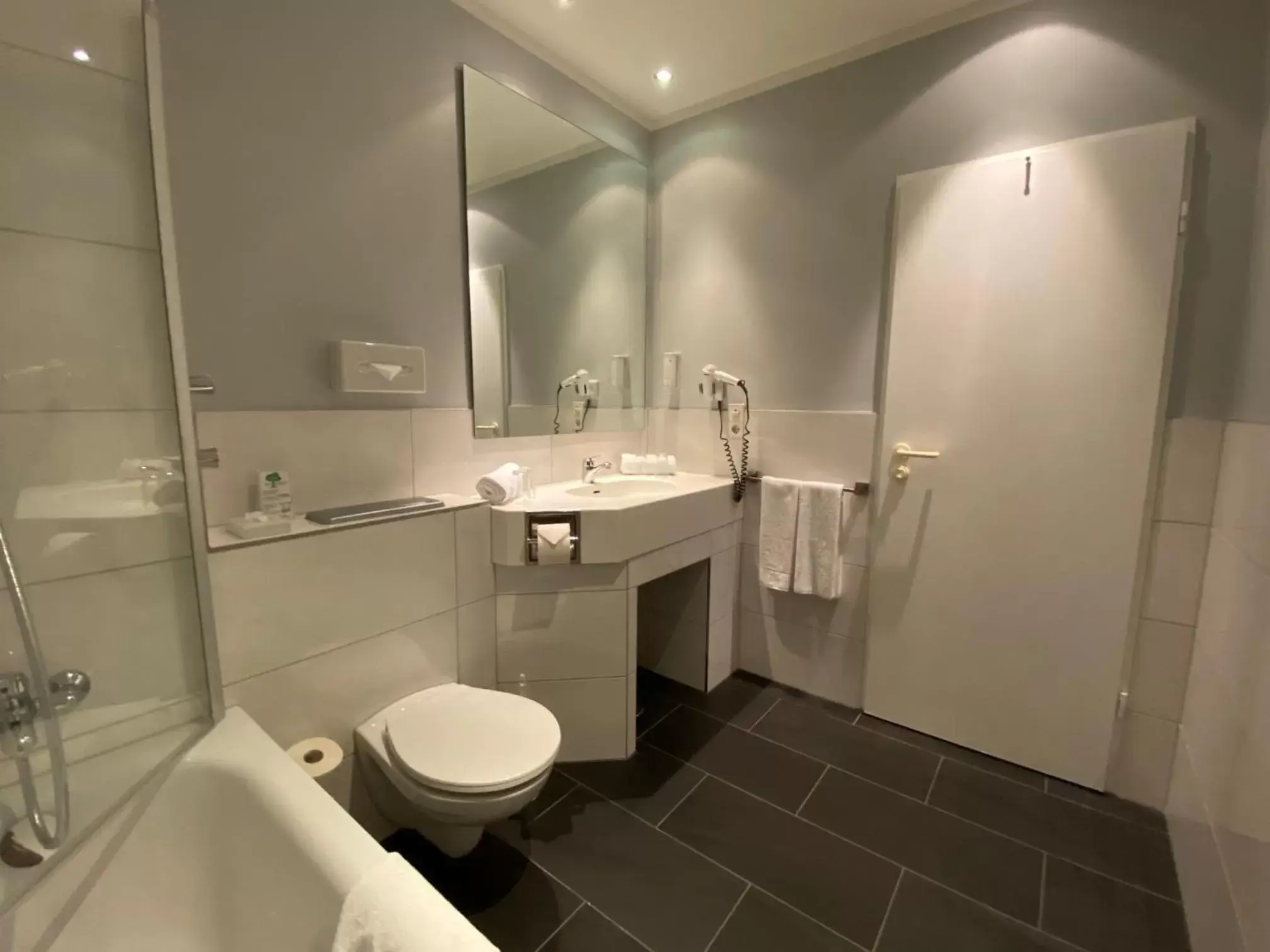 Toilet, Bathroom in Park Hotel Hamburg Arena