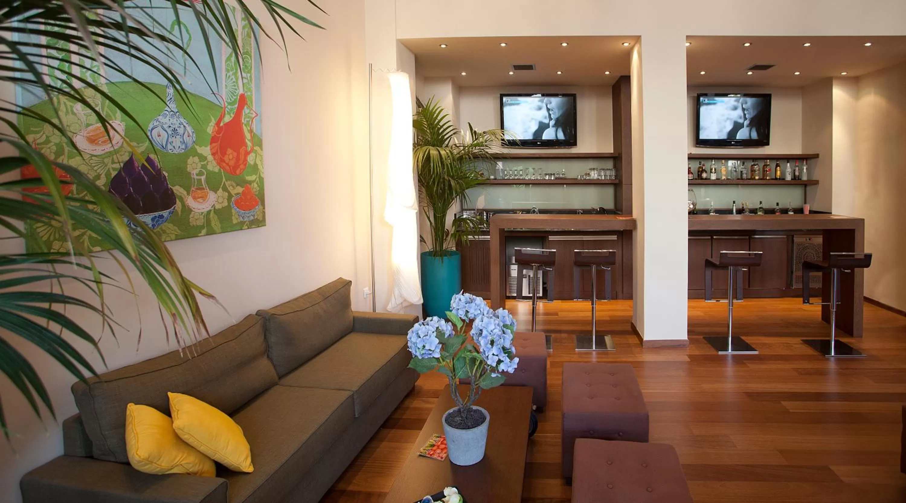 Lounge or bar in Athens Center Square Hotel