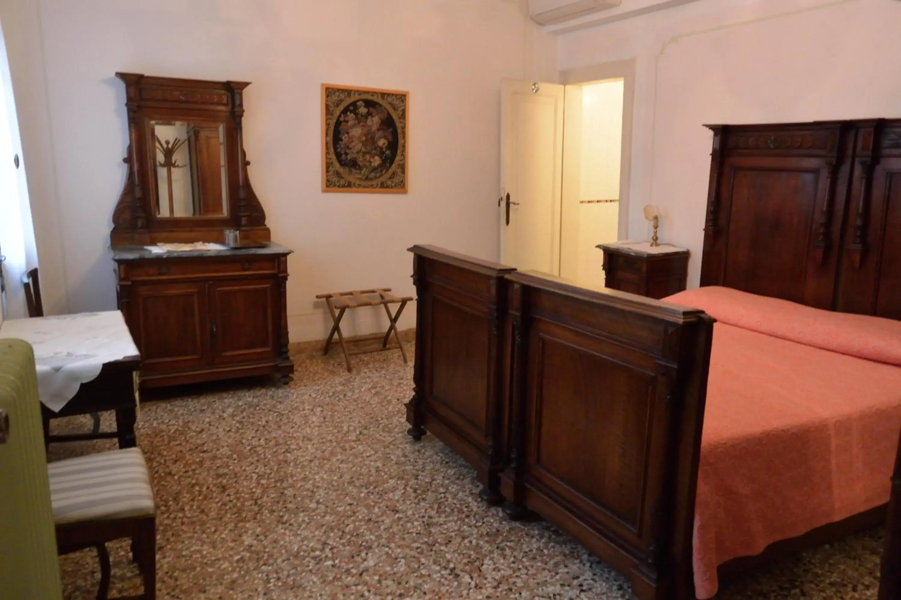 Bed, Lobby/Reception in Pensione Seguso