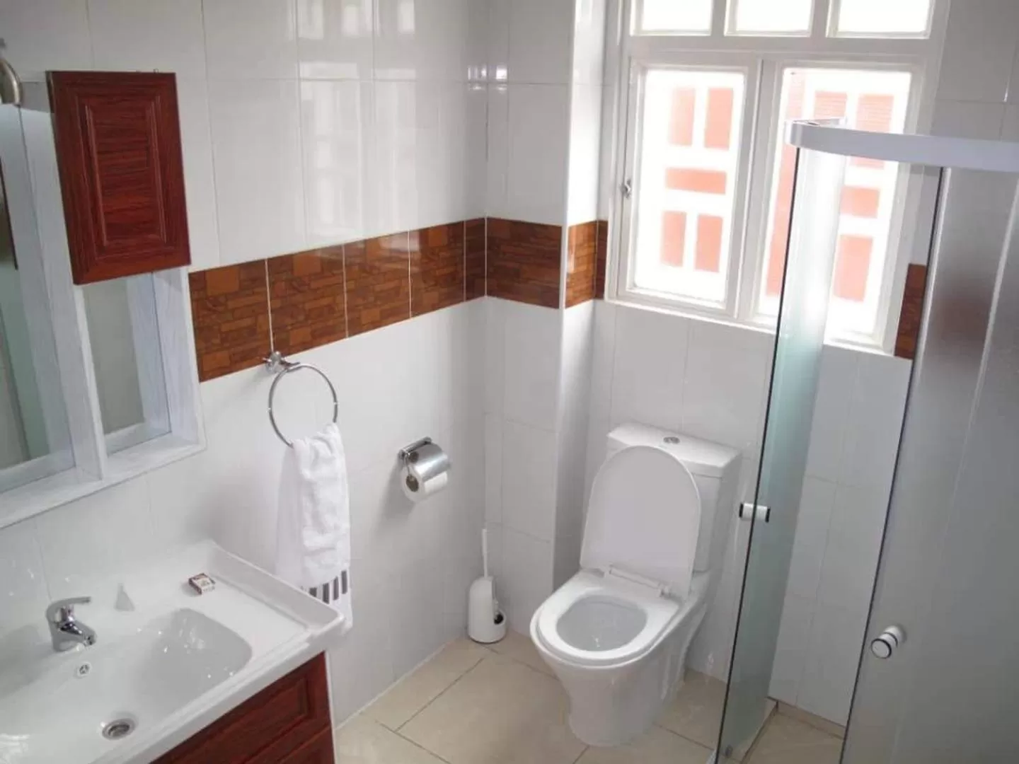 Bathroom in Hôtel Maisons-Sifa