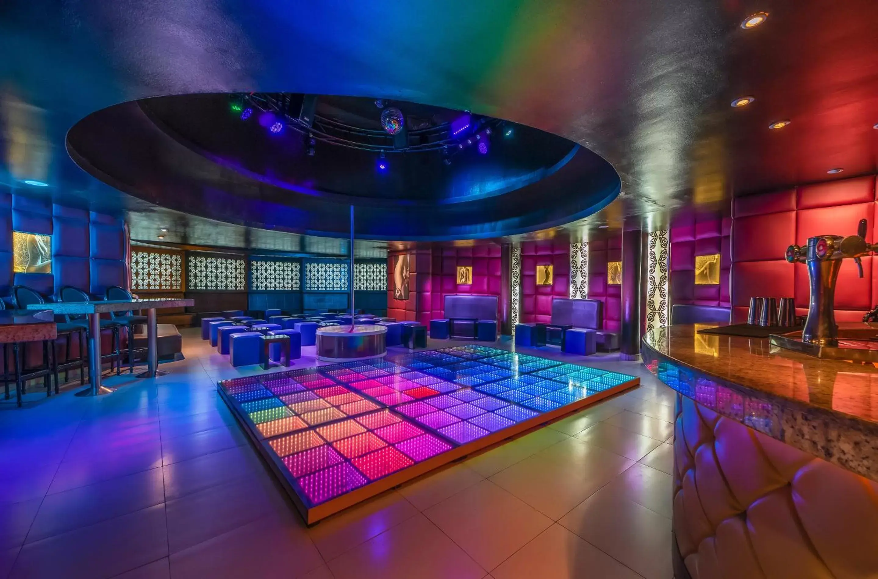 Nightclub / DJ, Swimming Pool in Desire Riviera Maya Resort