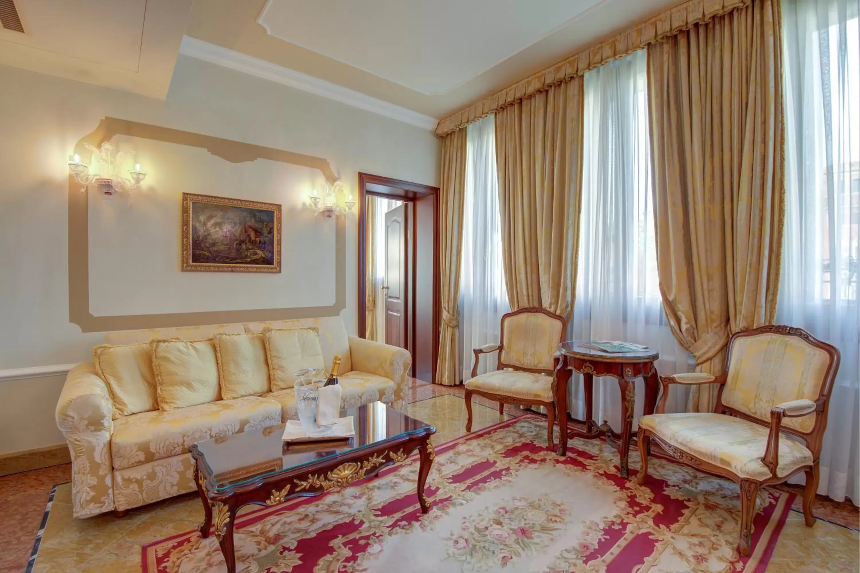 Living room, Seating Area in Canal Grande