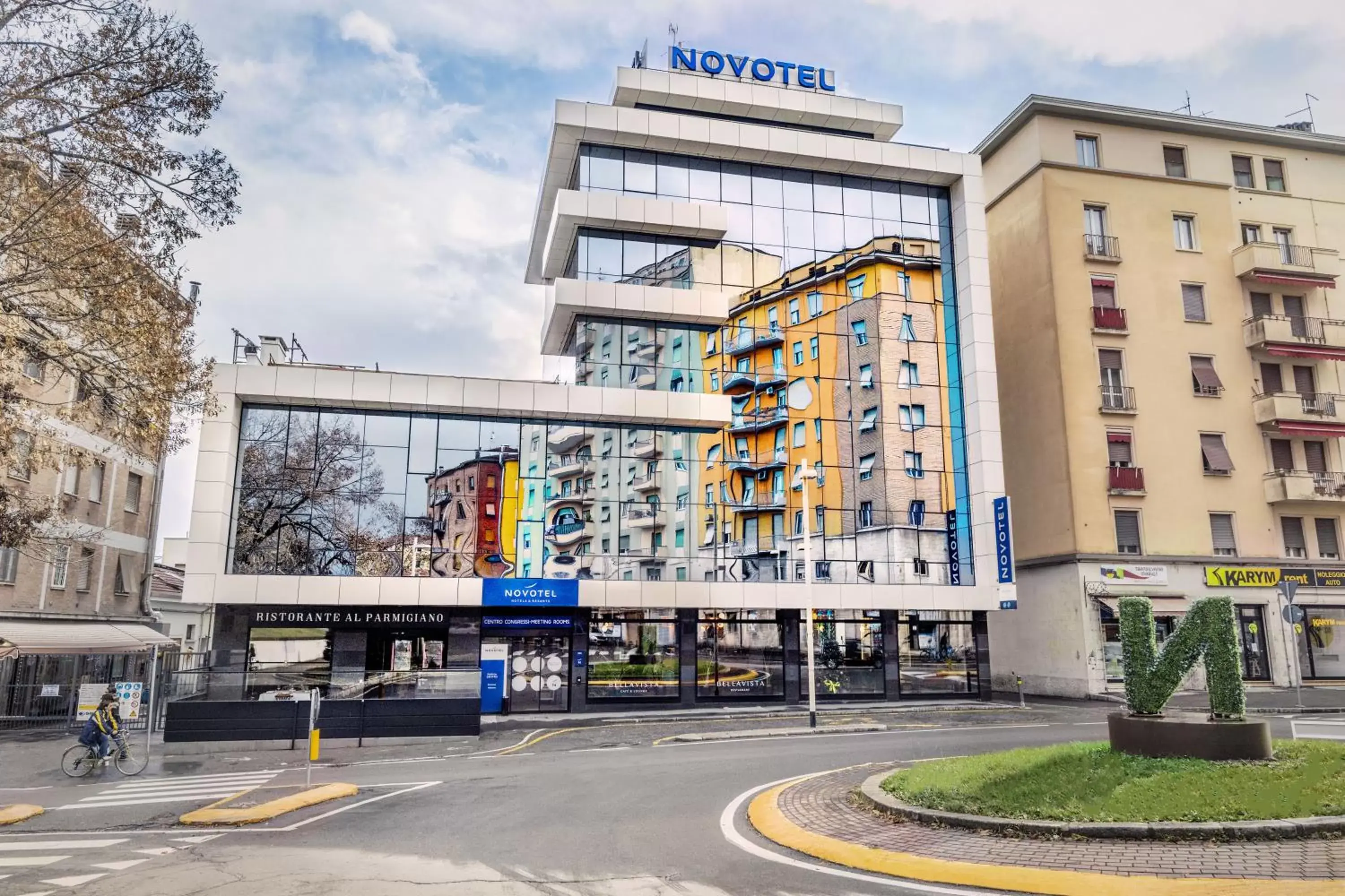 Facade/entrance in Novotel Parma Centro