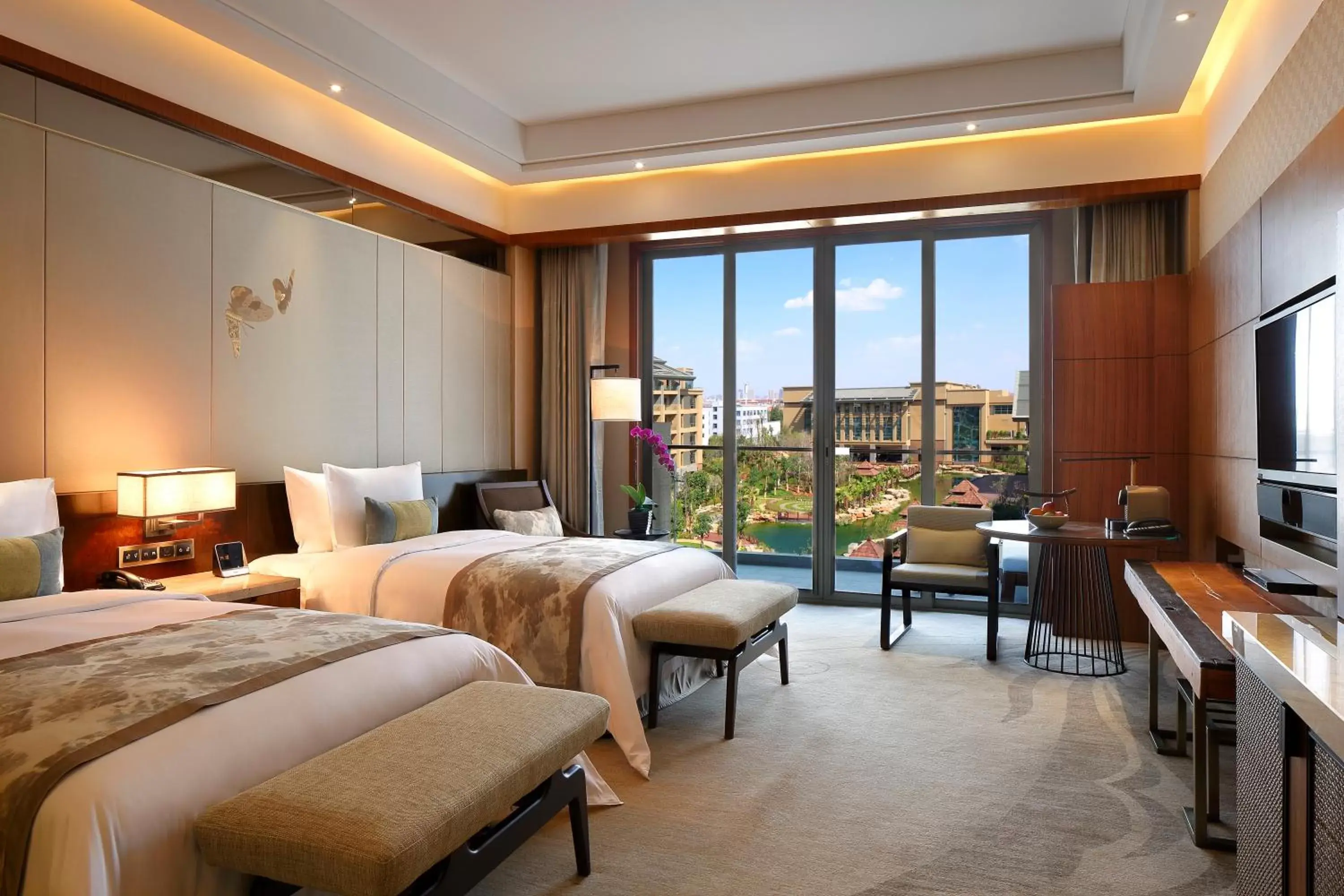 Bedroom in InterContinental Kunming, an IHG Hotel