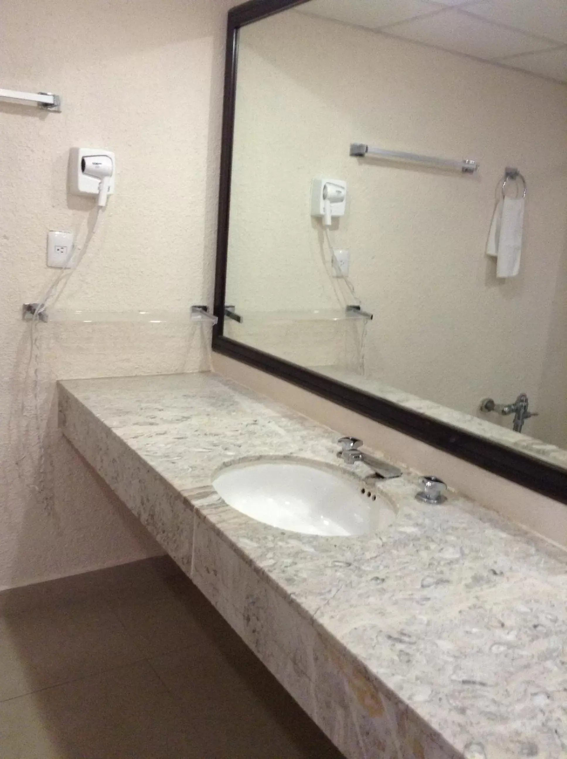 Bathroom in Hotel Los Aluxes