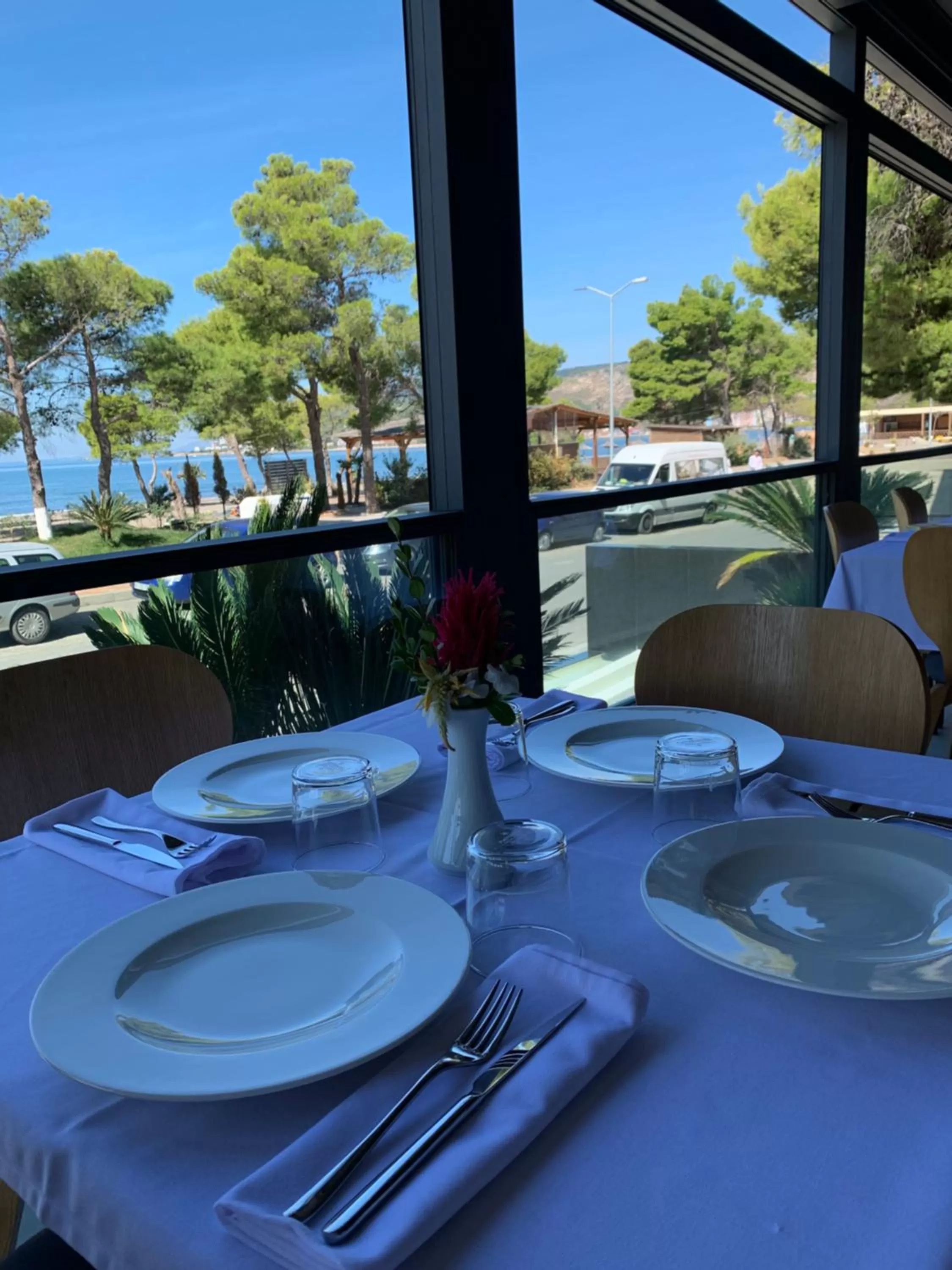 Restaurant/places to eat in Amare Hotel