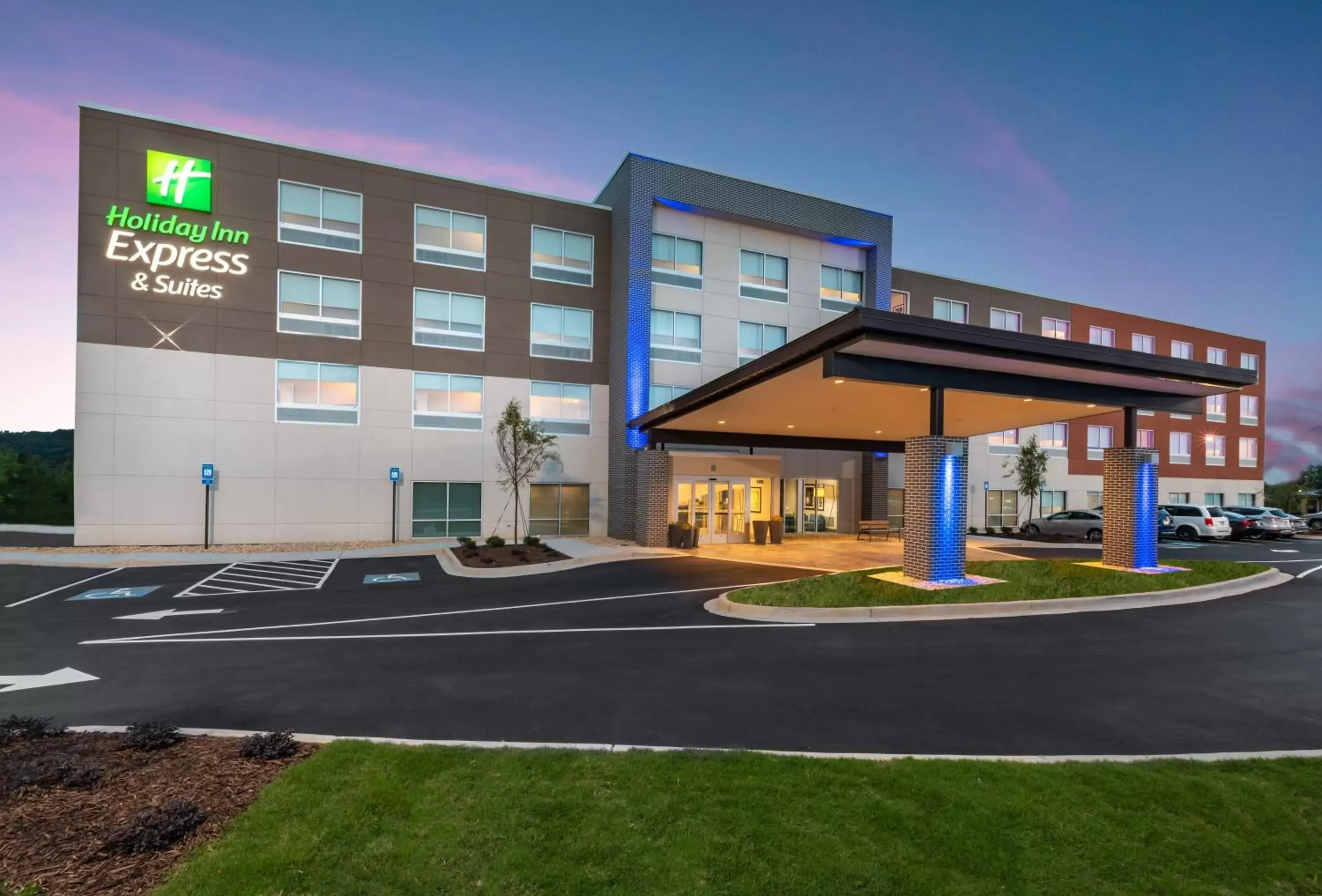 Property building in Holiday Inn Express & Suites Gainesville - Lake Lanier Area, an IHG Hotel