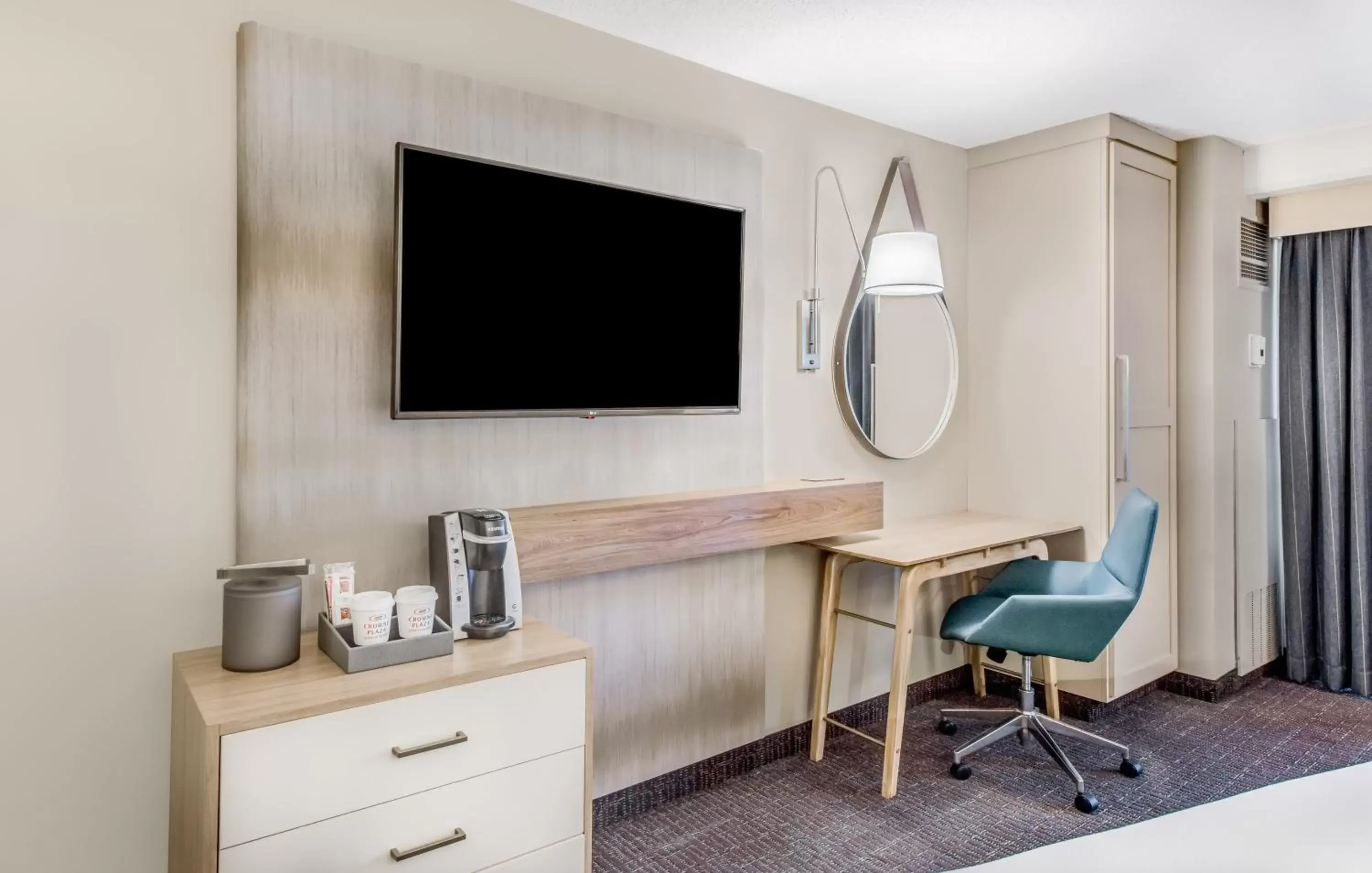 Photo of the whole room, TV/Entertainment Center in Crowne Plaza Cleveland at Playhouse Square, an IHG Hotel