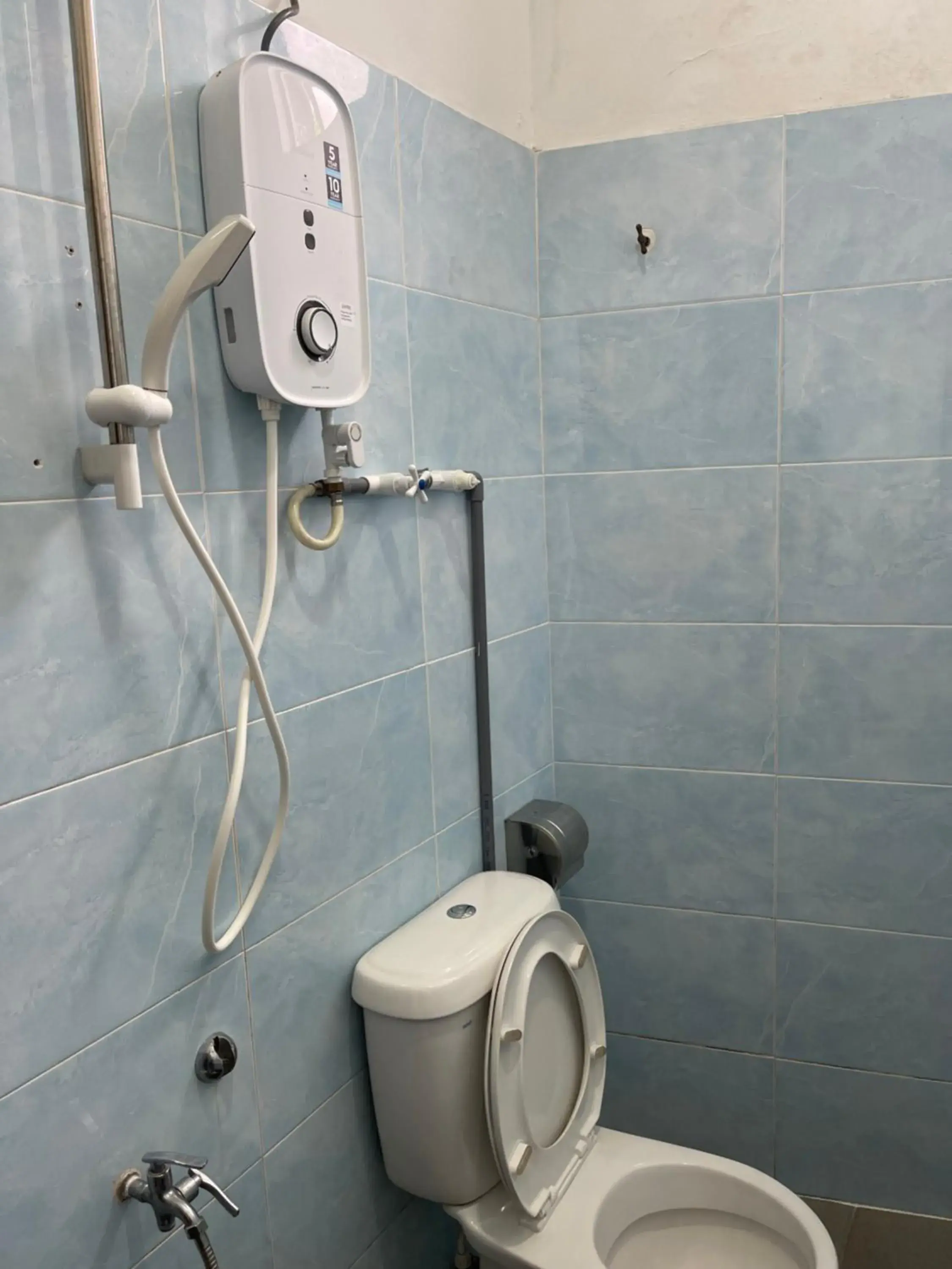 Shower, Bathroom in GOLDEN GUEST HOUSE KUANTAN