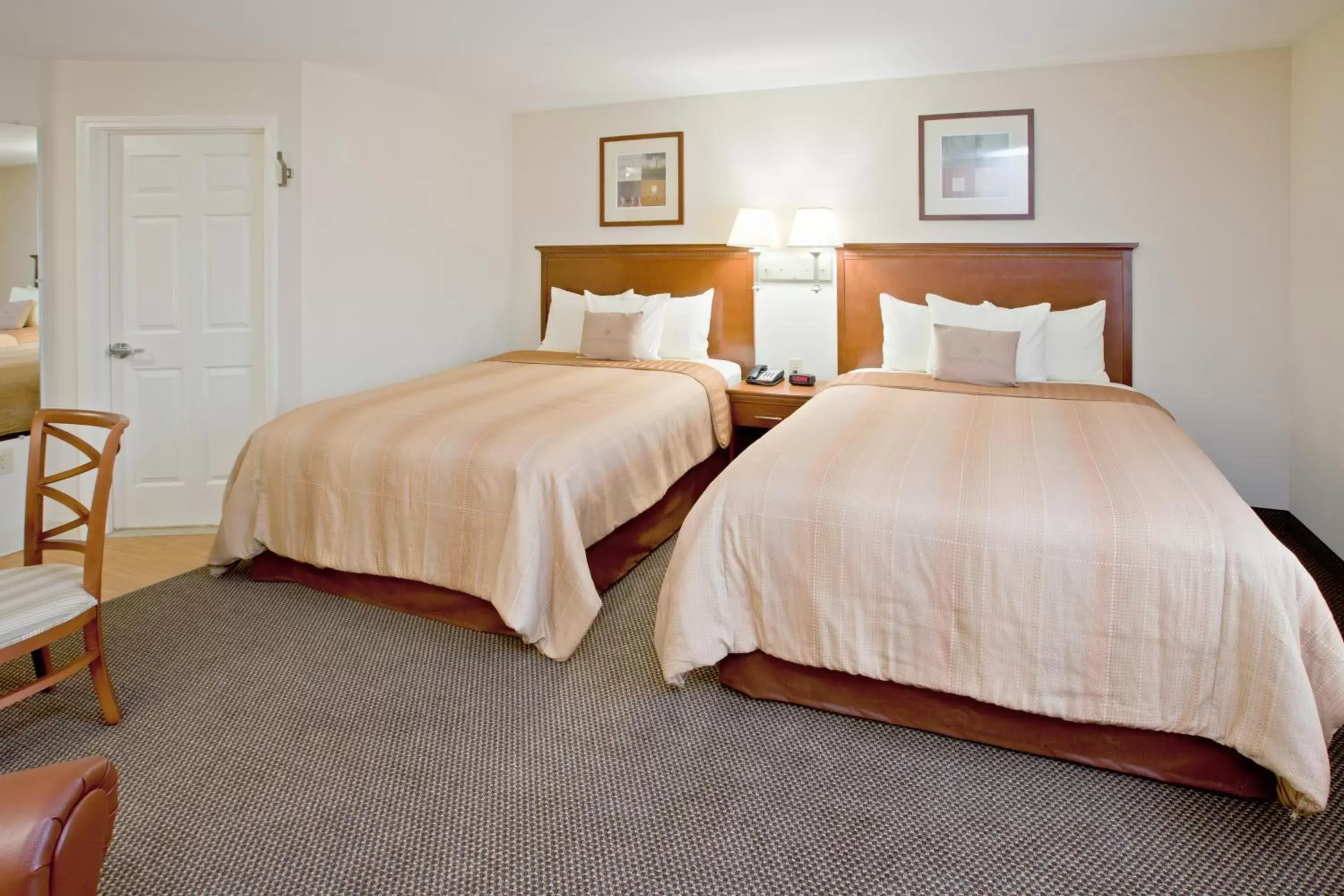 Seating area, Bed in Candlewood Suites Radcliff - Fort Knox, an IHG Hotel