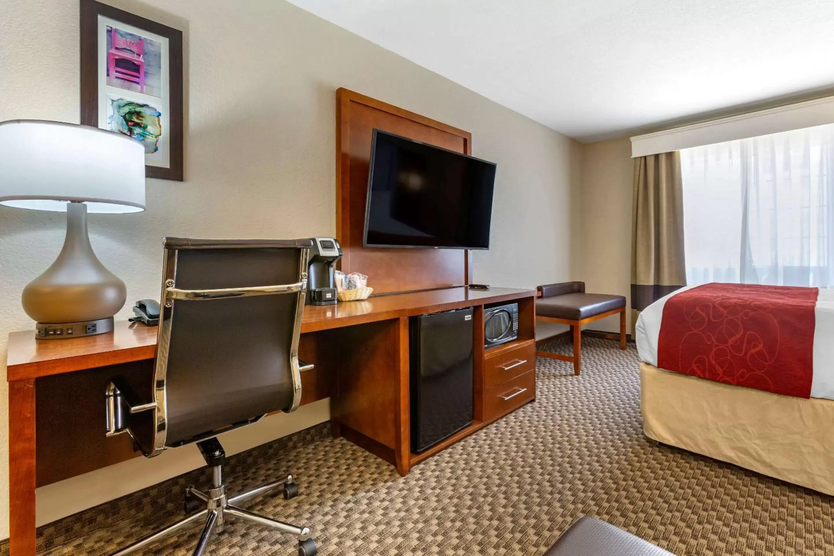 Photo of the whole room, TV/Entertainment Center in Comfort Suites Phoenix Airport