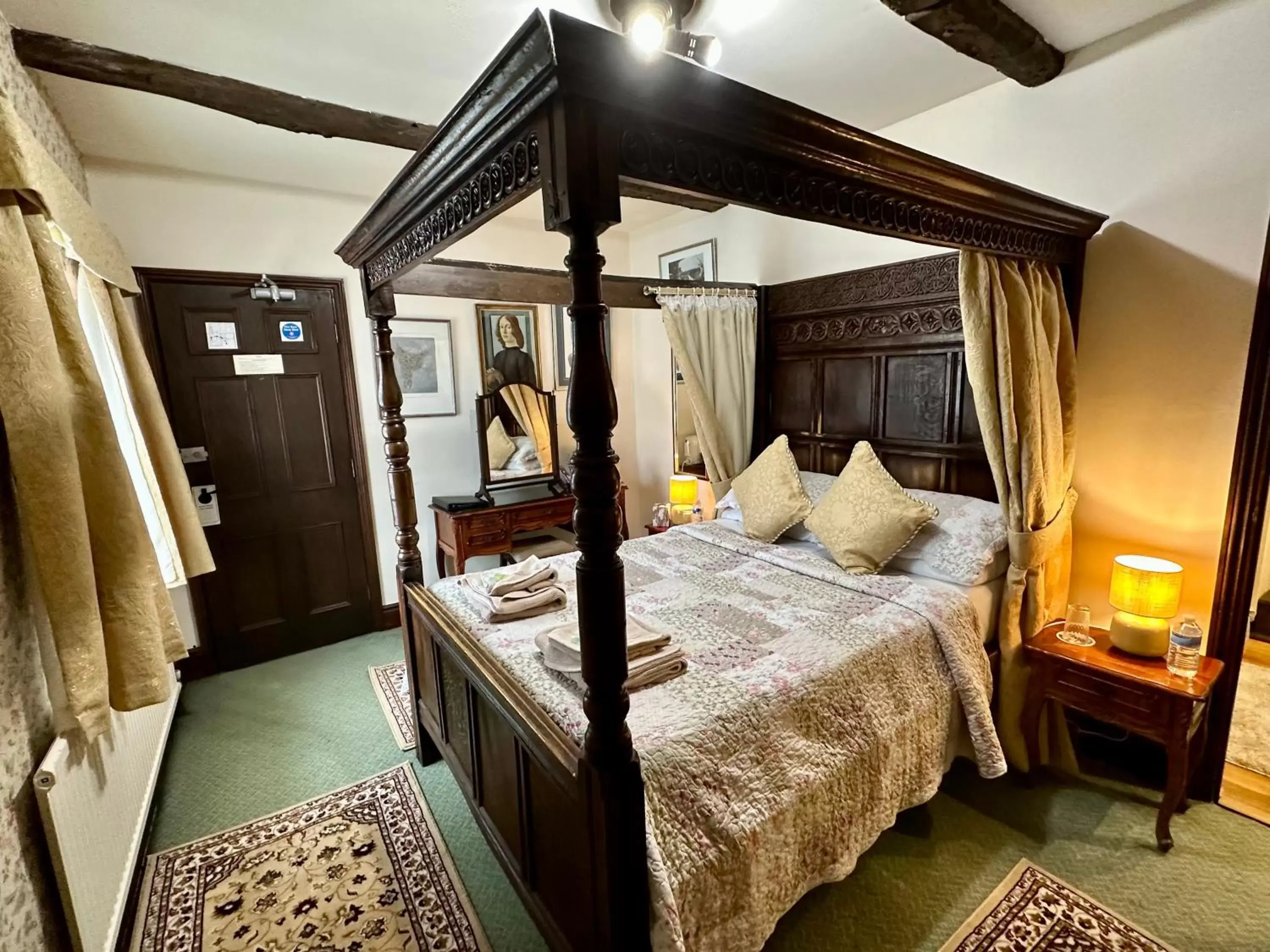 Bed in Cross Keys Hotel Chatteris