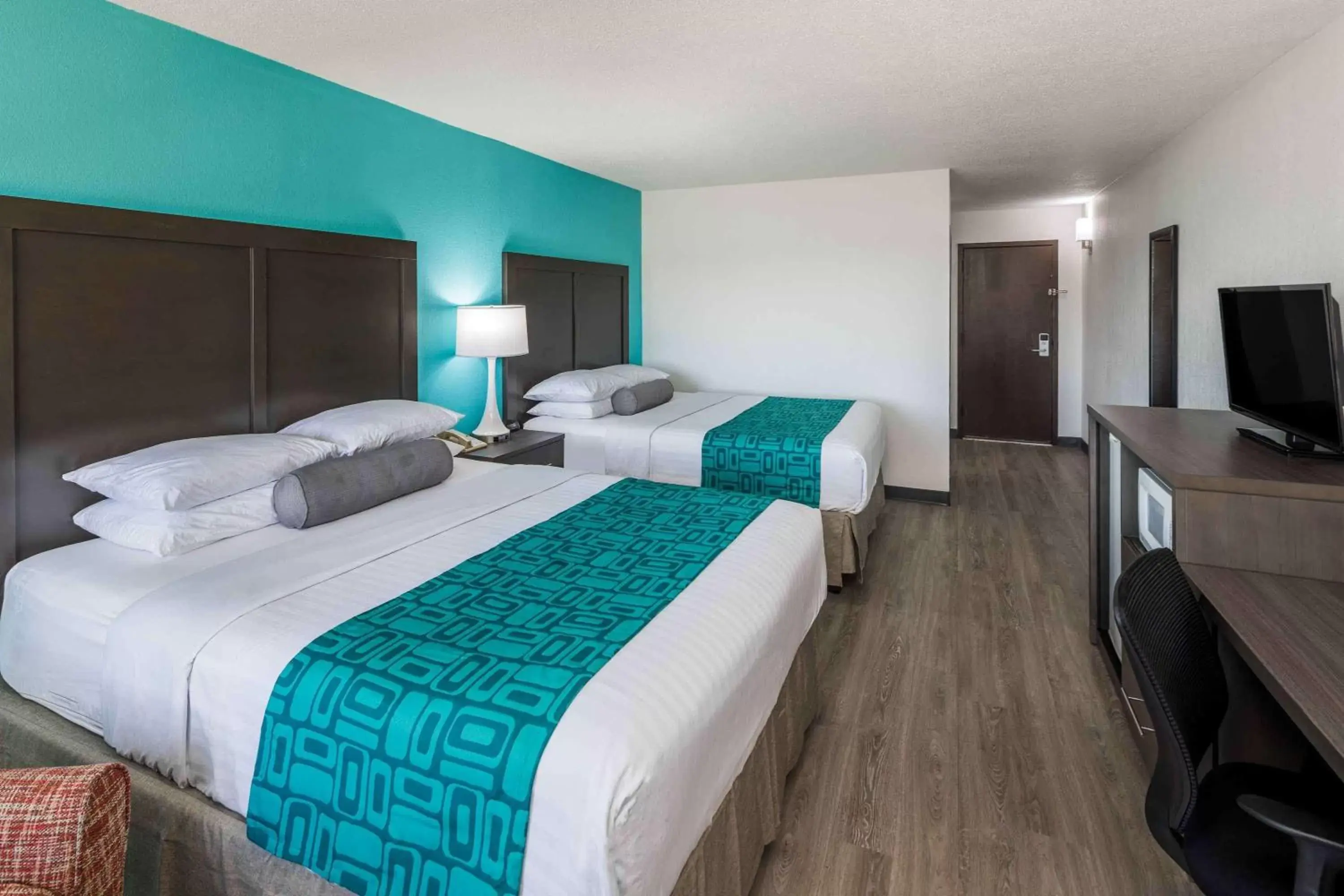 Photo of the whole room, Bed in Howard Johnson by Wyndham Beaufort/Parris Island Photo of the whole room, Bed in Howard Johnson by Wyndham Beaufort/Parris Island