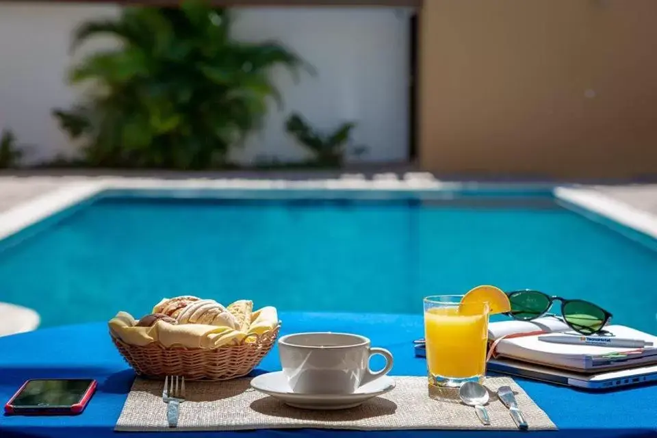 Breakfast, Swimming Pool in Tecnohotel Itzáes