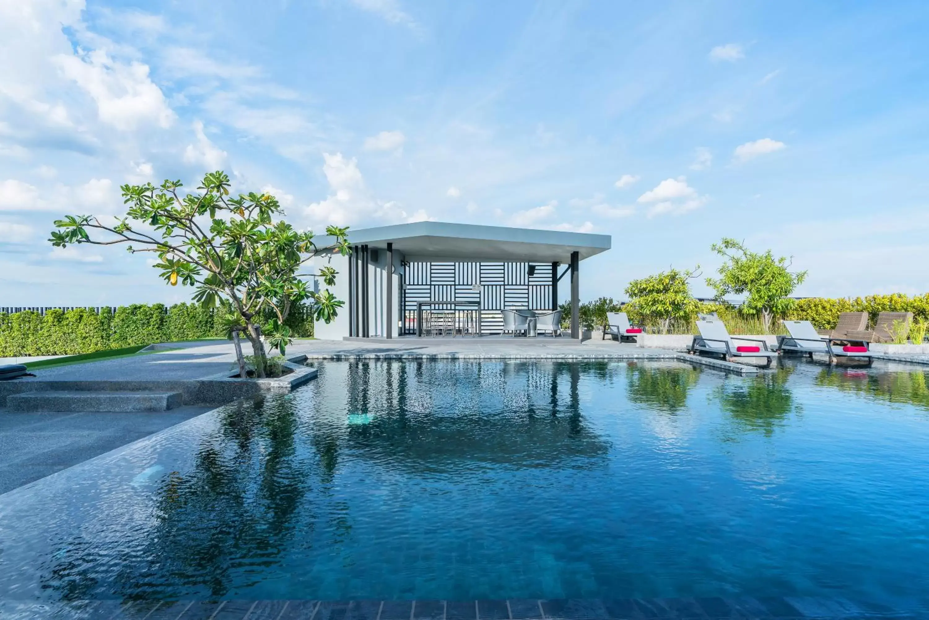 Swimming Pool in De Botan Srinakarin Hotel & Residence