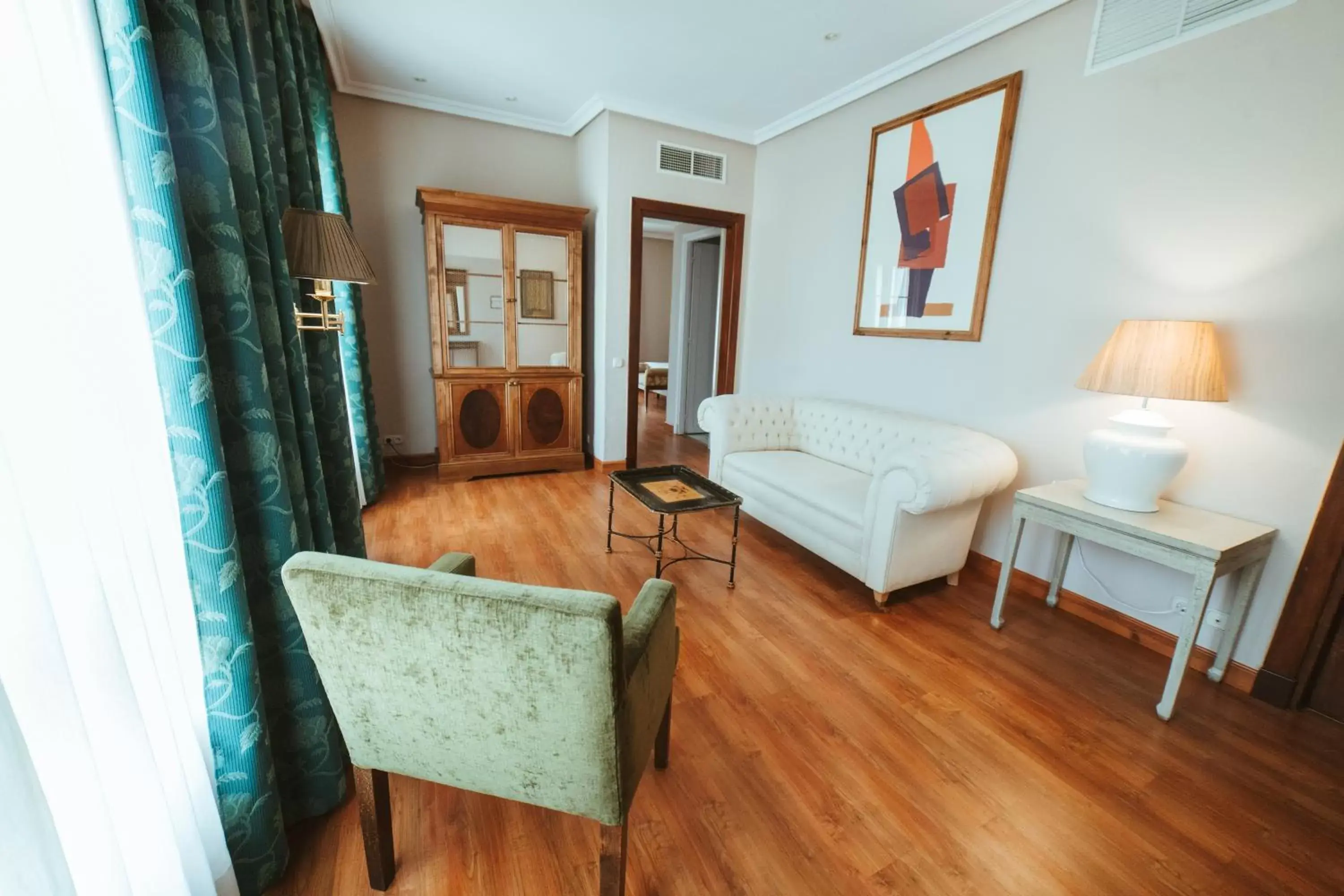 Photo of the whole room in Barceló León Conde Luna Photo of the whole room in Barceló León Conde Luna