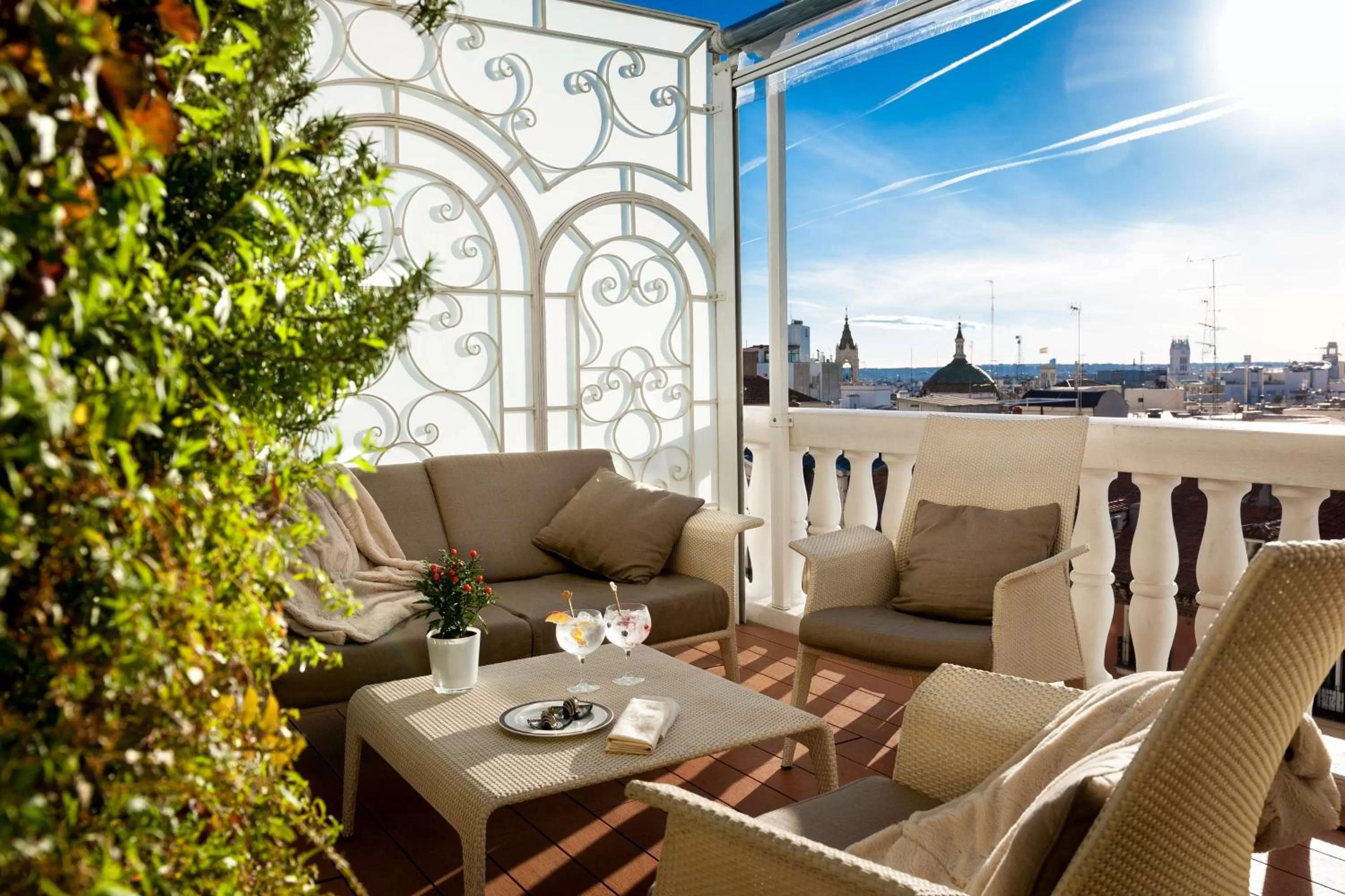 Lounge or bar in Wellington Hotel & Spa Madrid