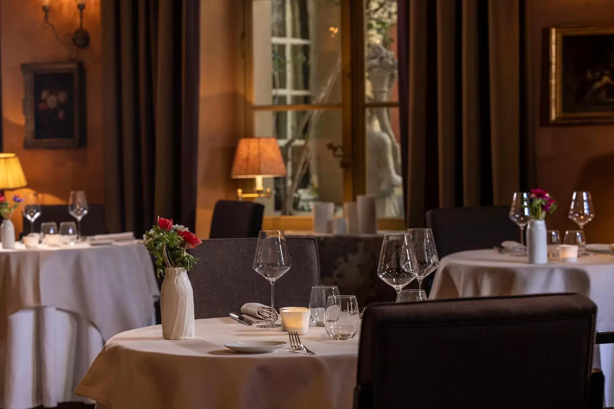 Restaurant/places to eat in La Mirande Restaurant/places to eat in La Mirande