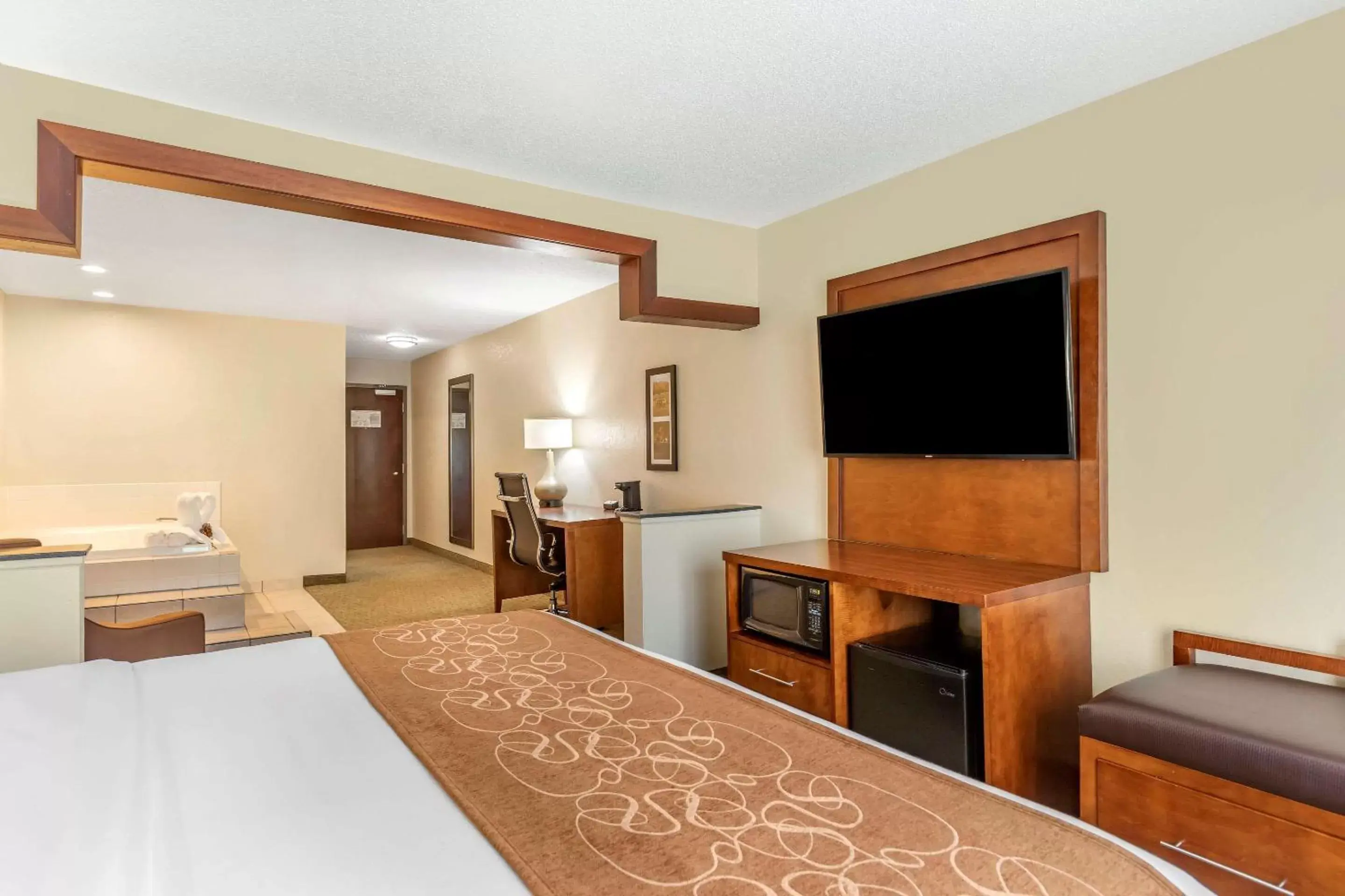 Photo of the whole room, Room Photo in Comfort Suites Grand Rapids North