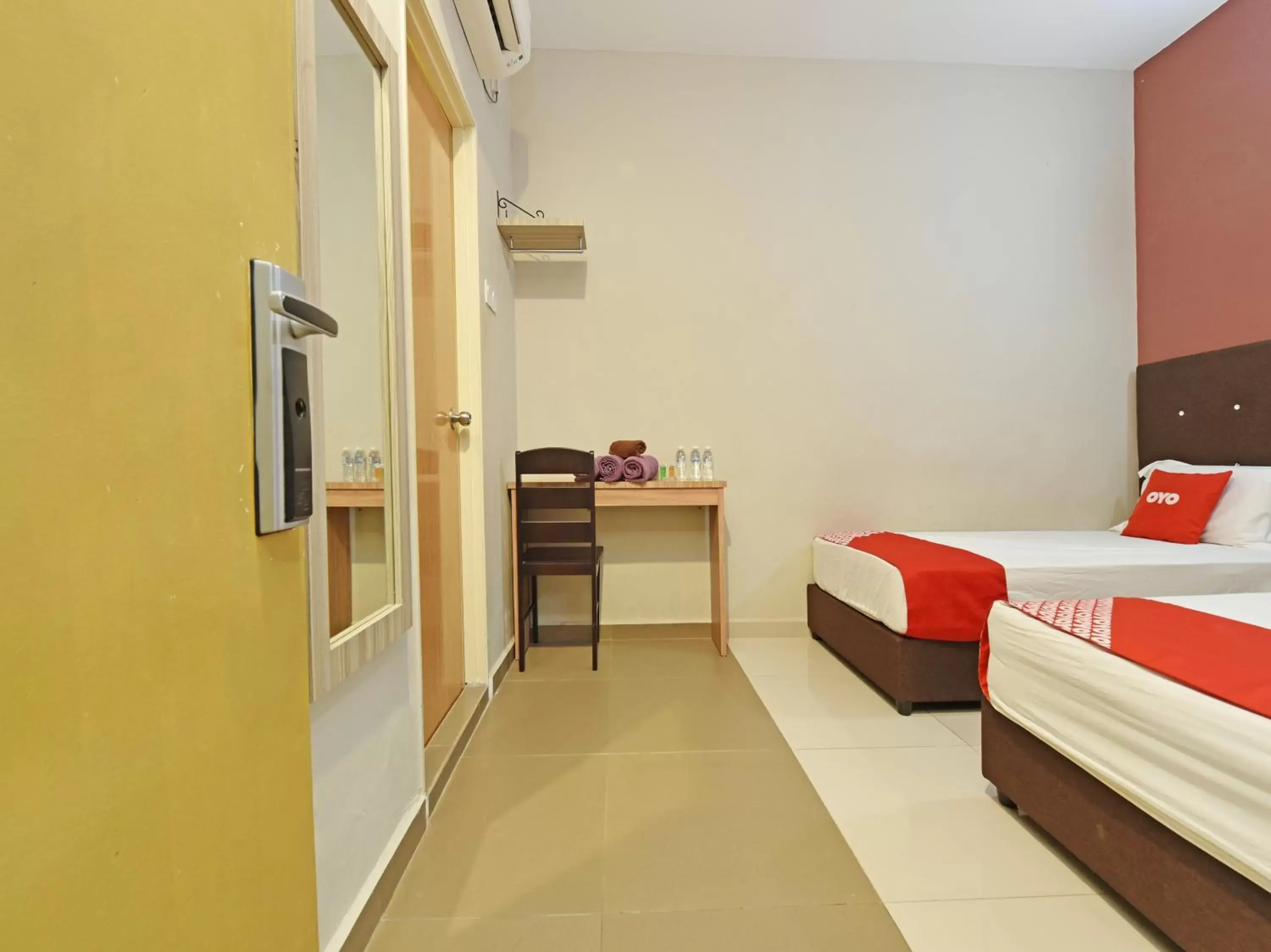 Bedroom, Bed in Super OYO Capital O 90556 Hotel Cherita Rooms