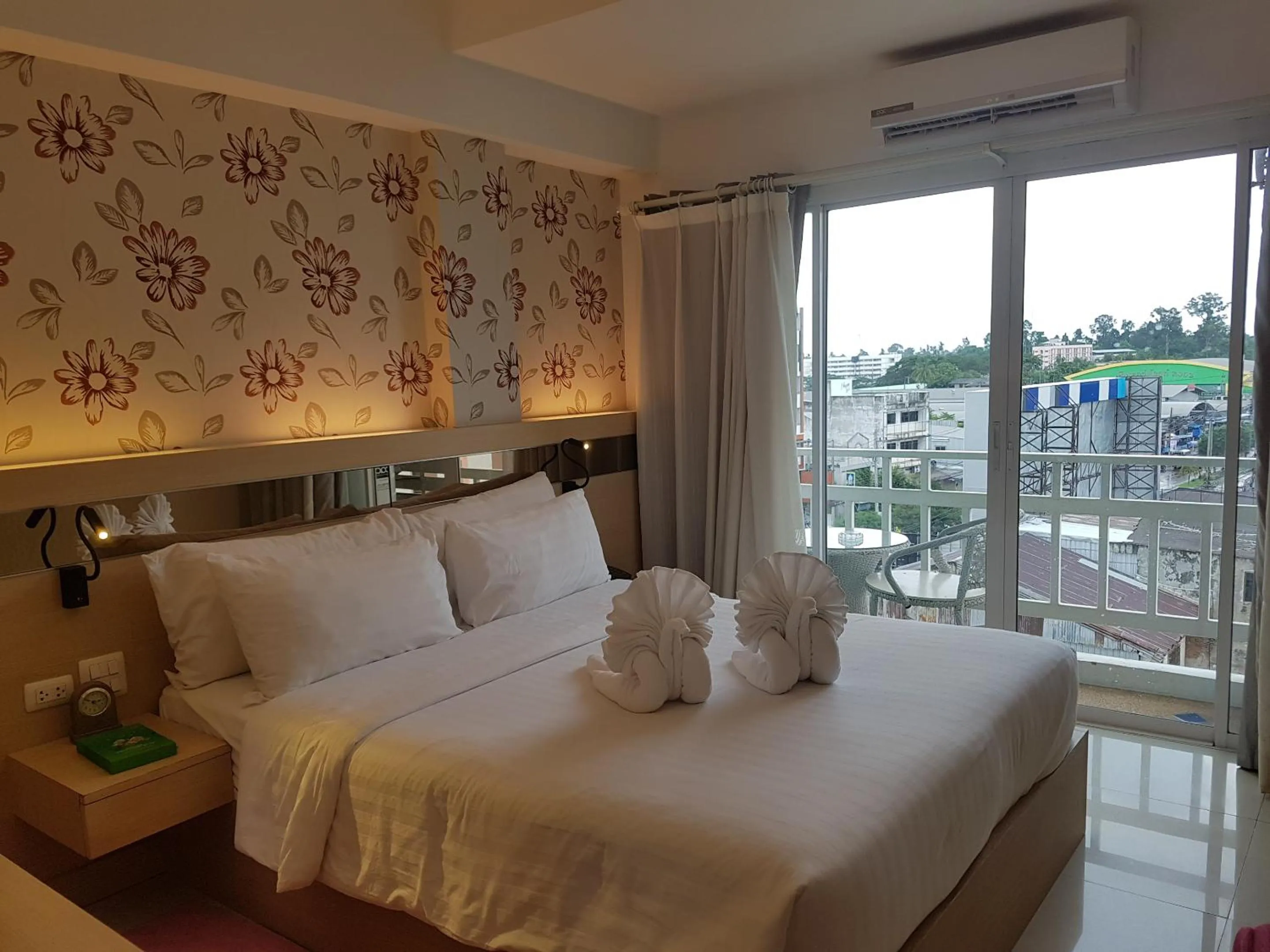 Bed in Kavin Buri Green Hotel