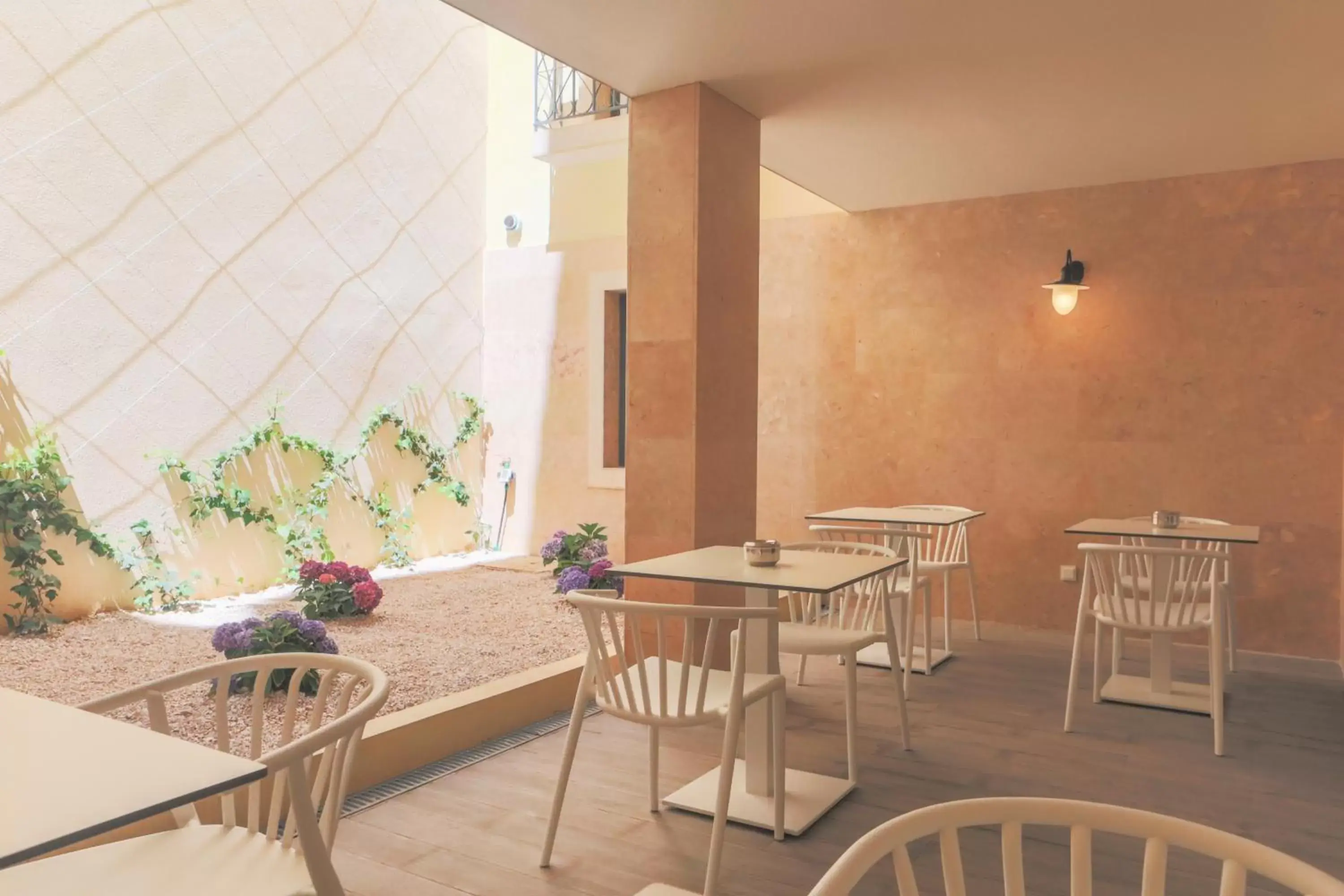 Property building, Restaurant/Places to Eat in Mouraria Lisboa Hotel