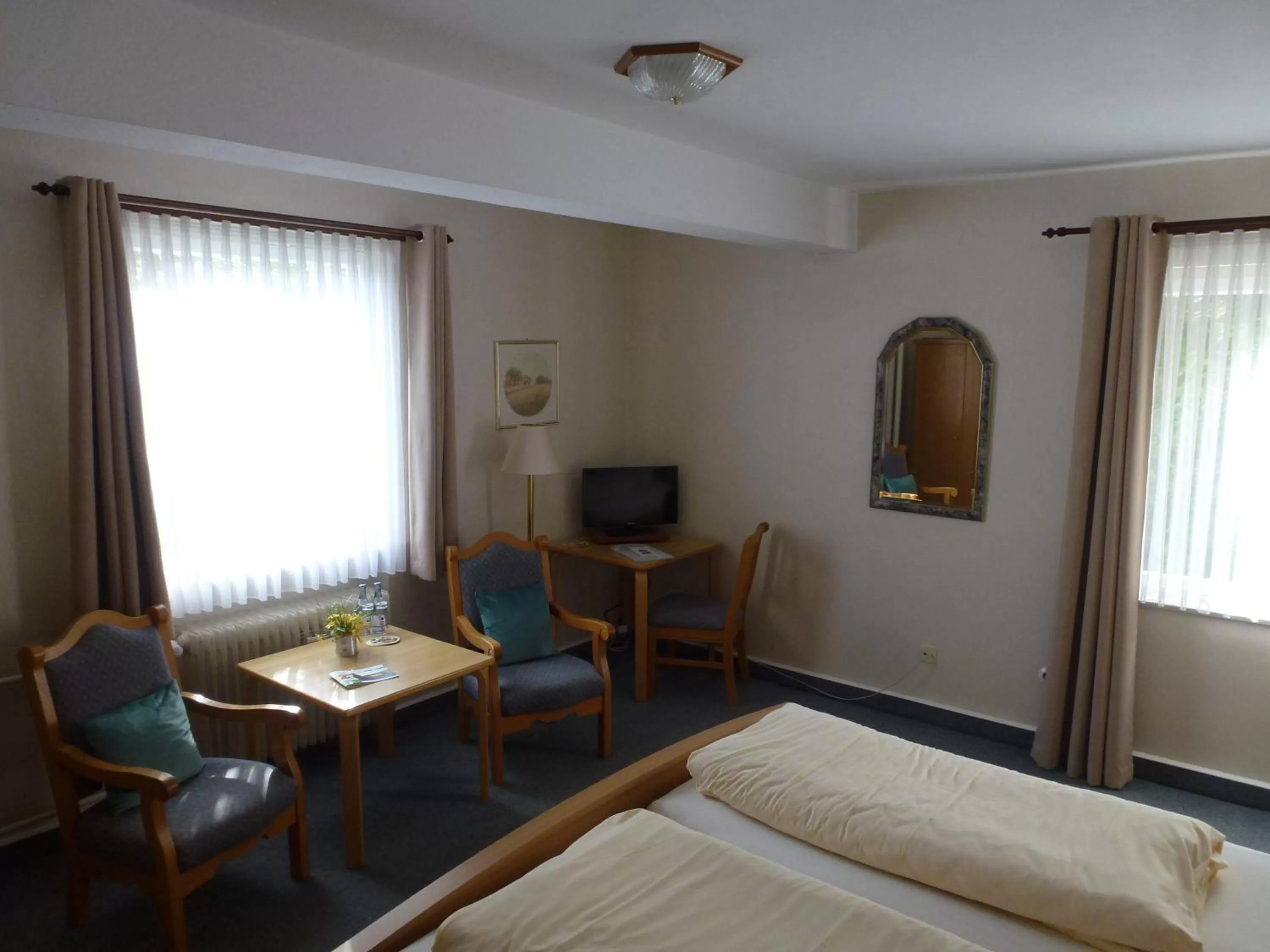 Shower, Bed in Hotel Pension Gelpkes Mühle