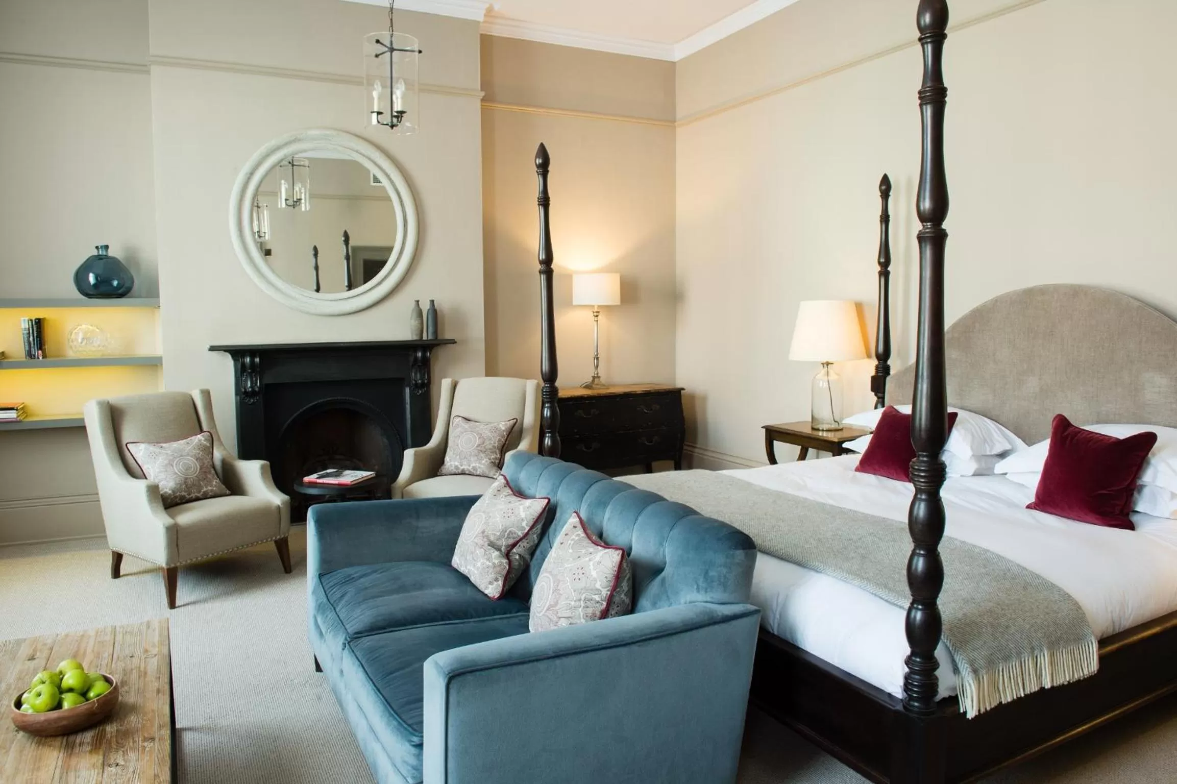 Photo of the whole room, Bed in Kings Head