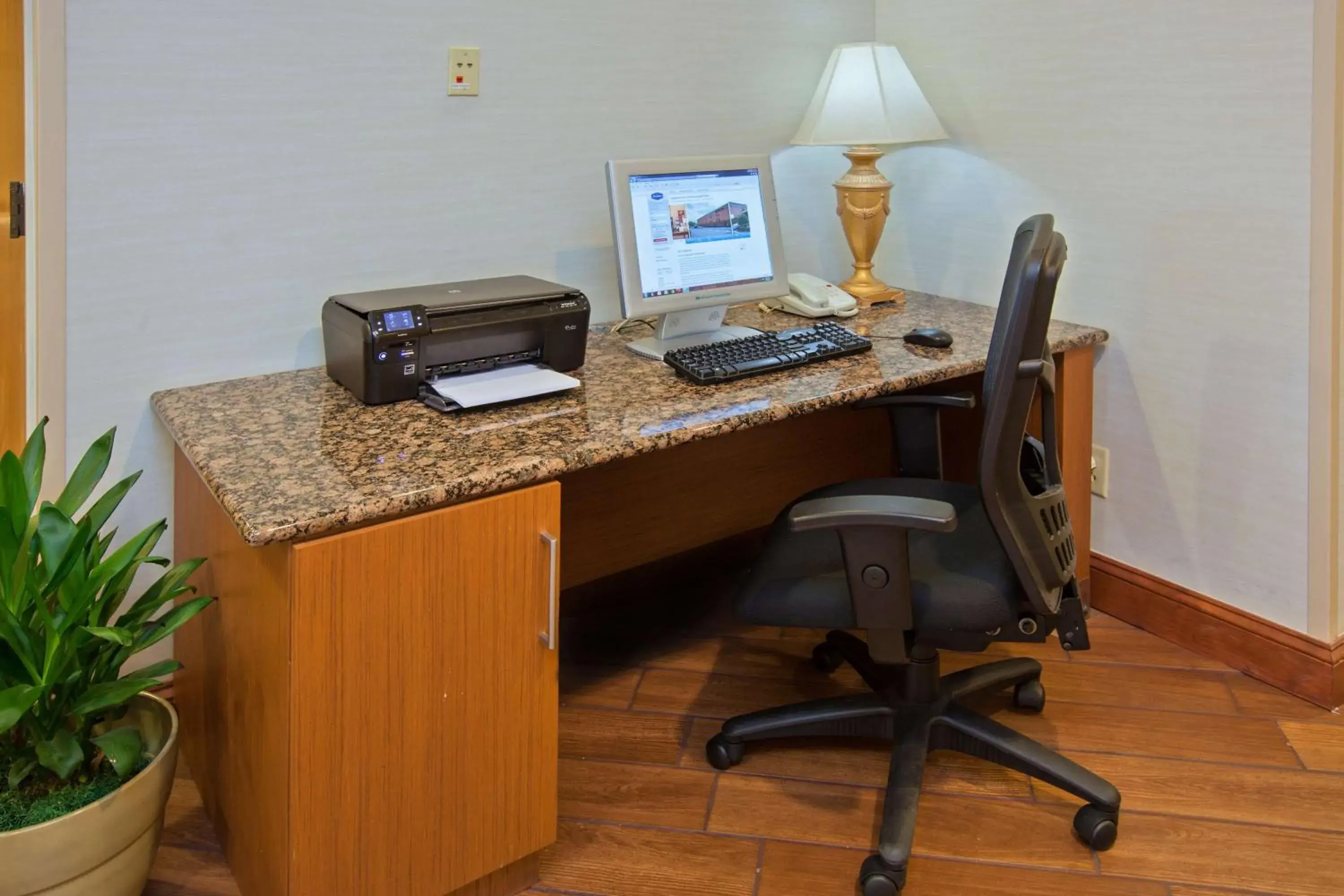 Business facilities, Business Area/Conference Room in Hampton Inn Chattanooga/Hixson