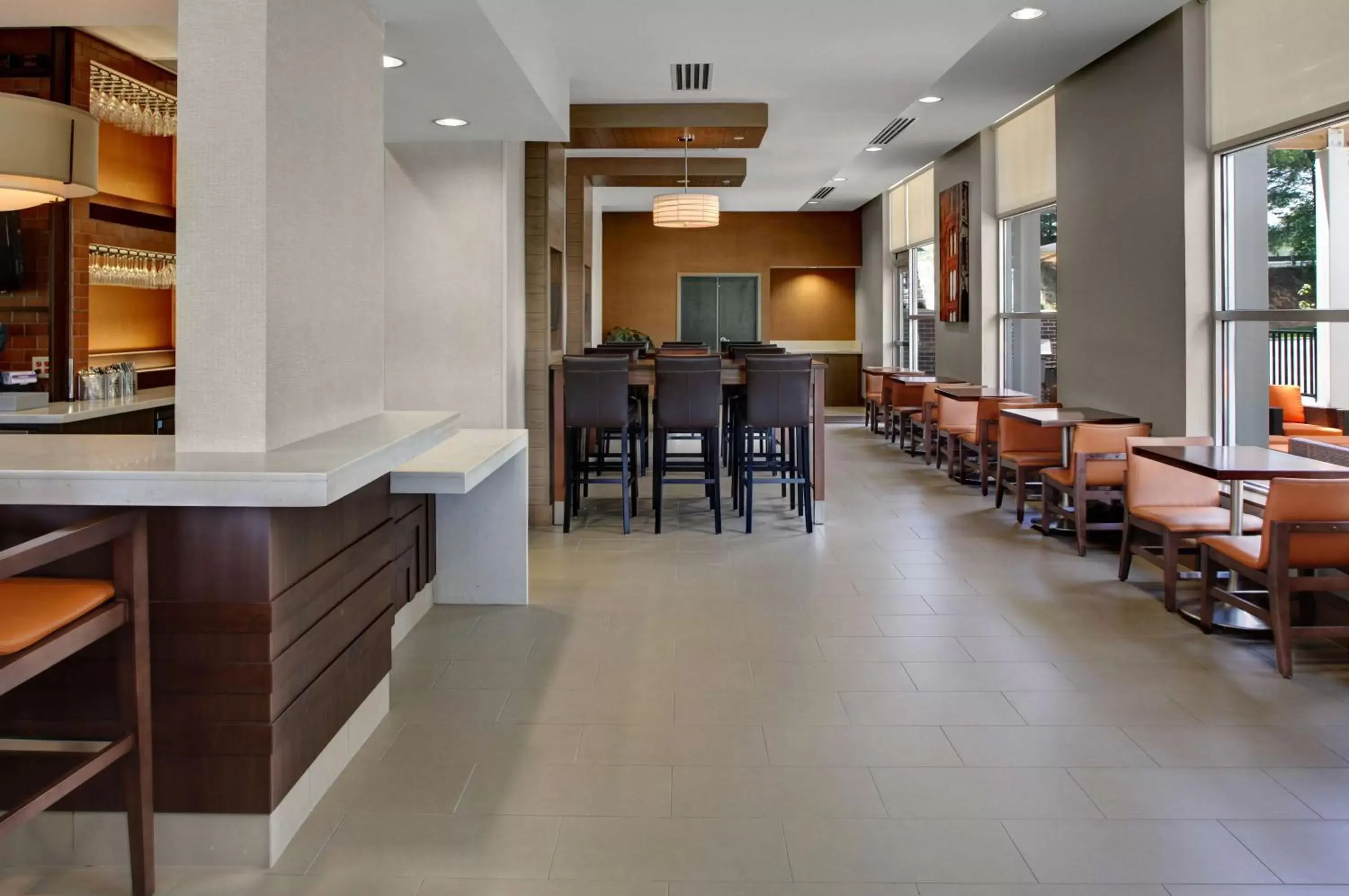 Lounge or bar in Hyatt House Atlanta Cobb Galleria