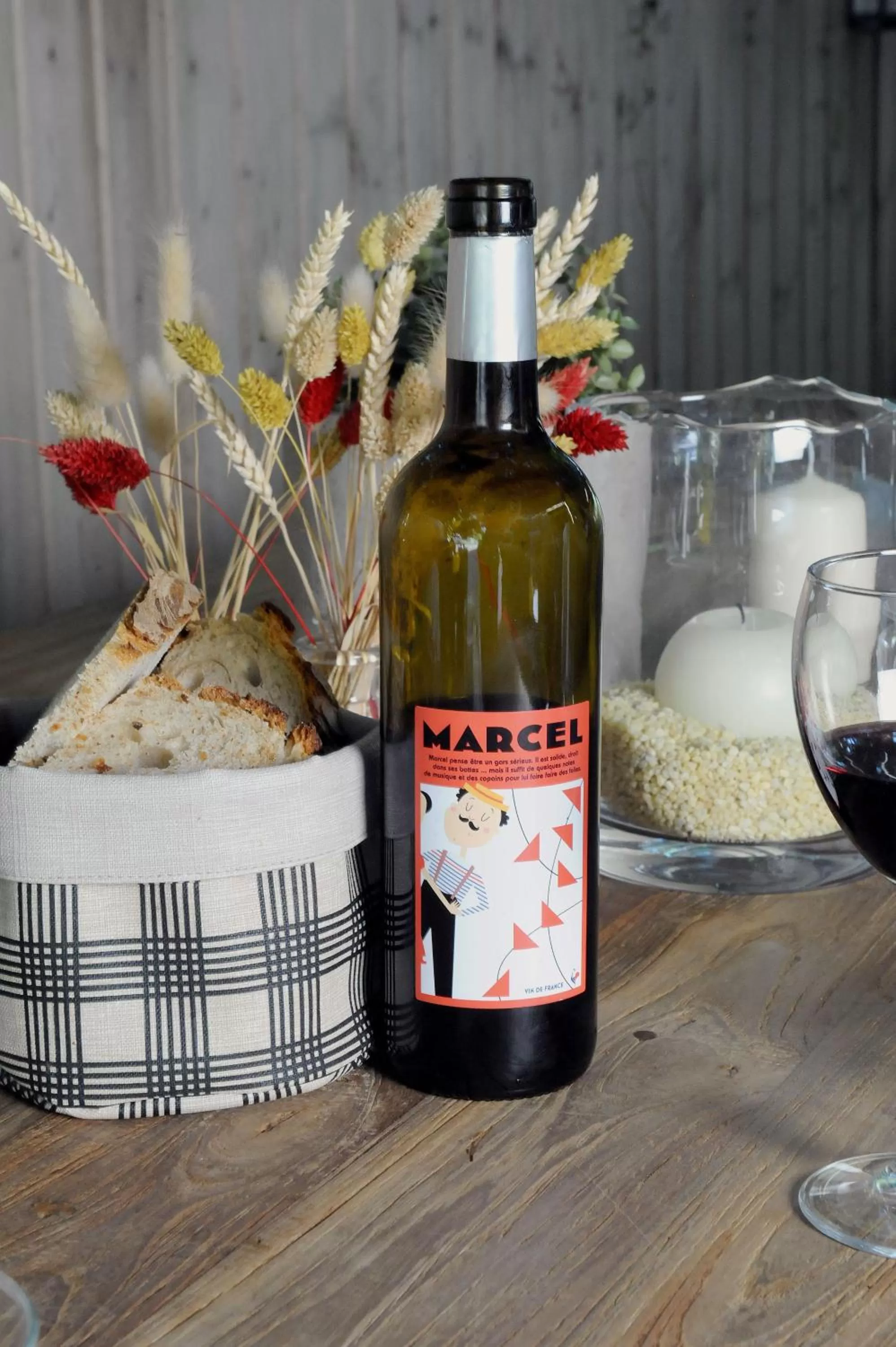 Patio in Logis Hôtel du Chêne