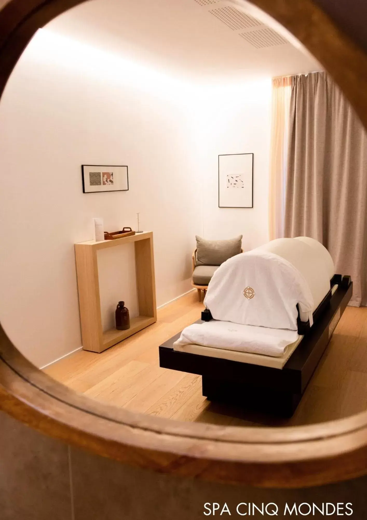 Massage, Bed in Paxton Paris MLV