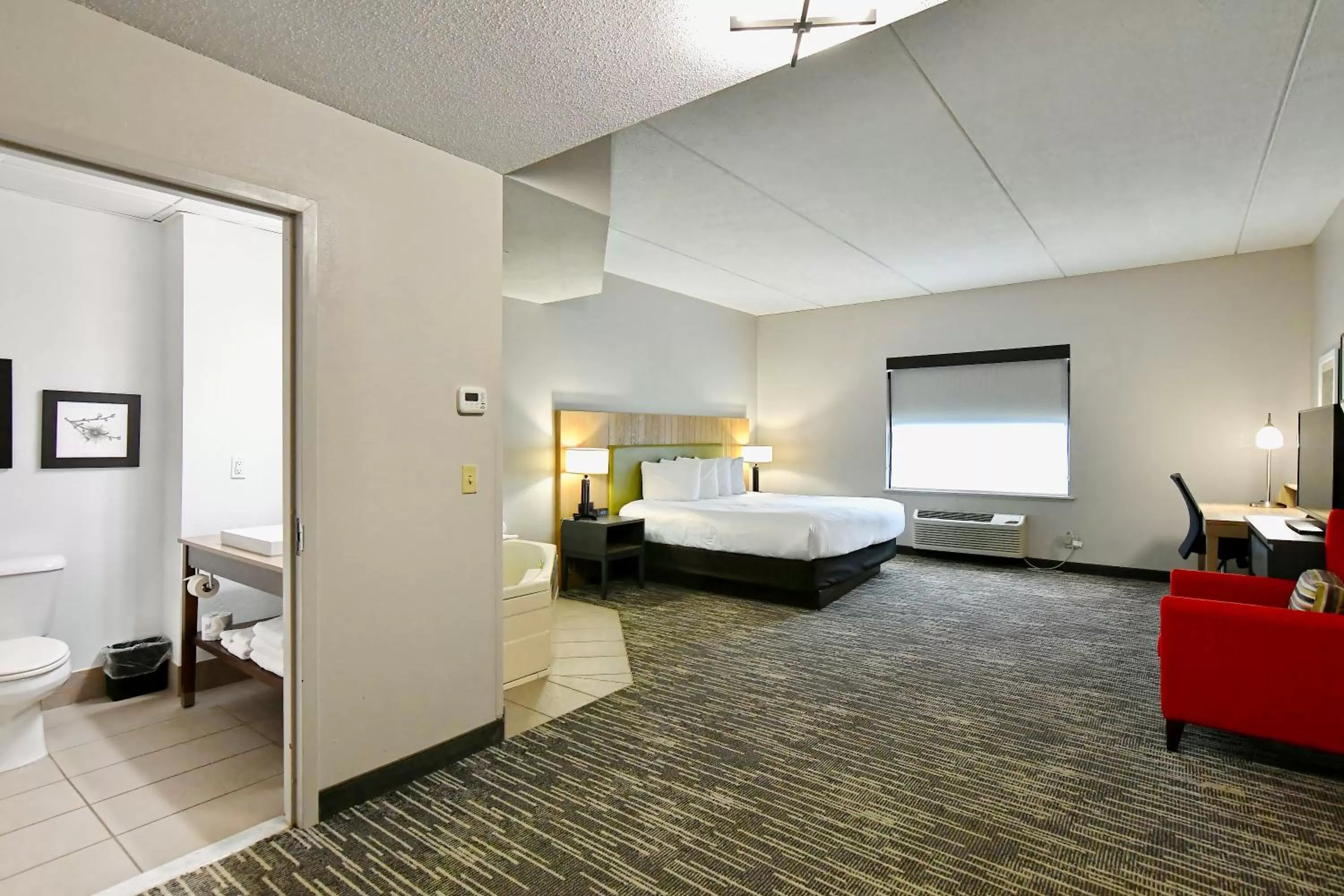 Bed in Country Inn & Suites by Radisson, Mount Morris, NY