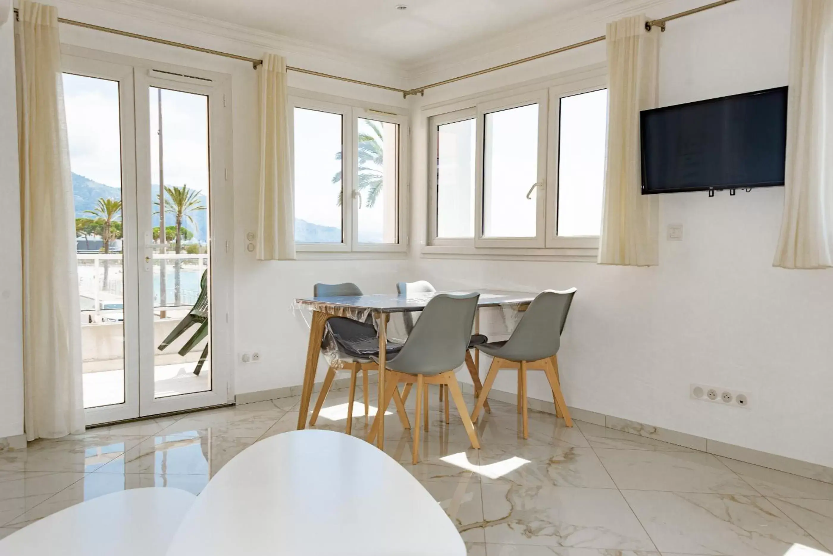 Dining Area in Hotel et Appartements Reine D'Azur
