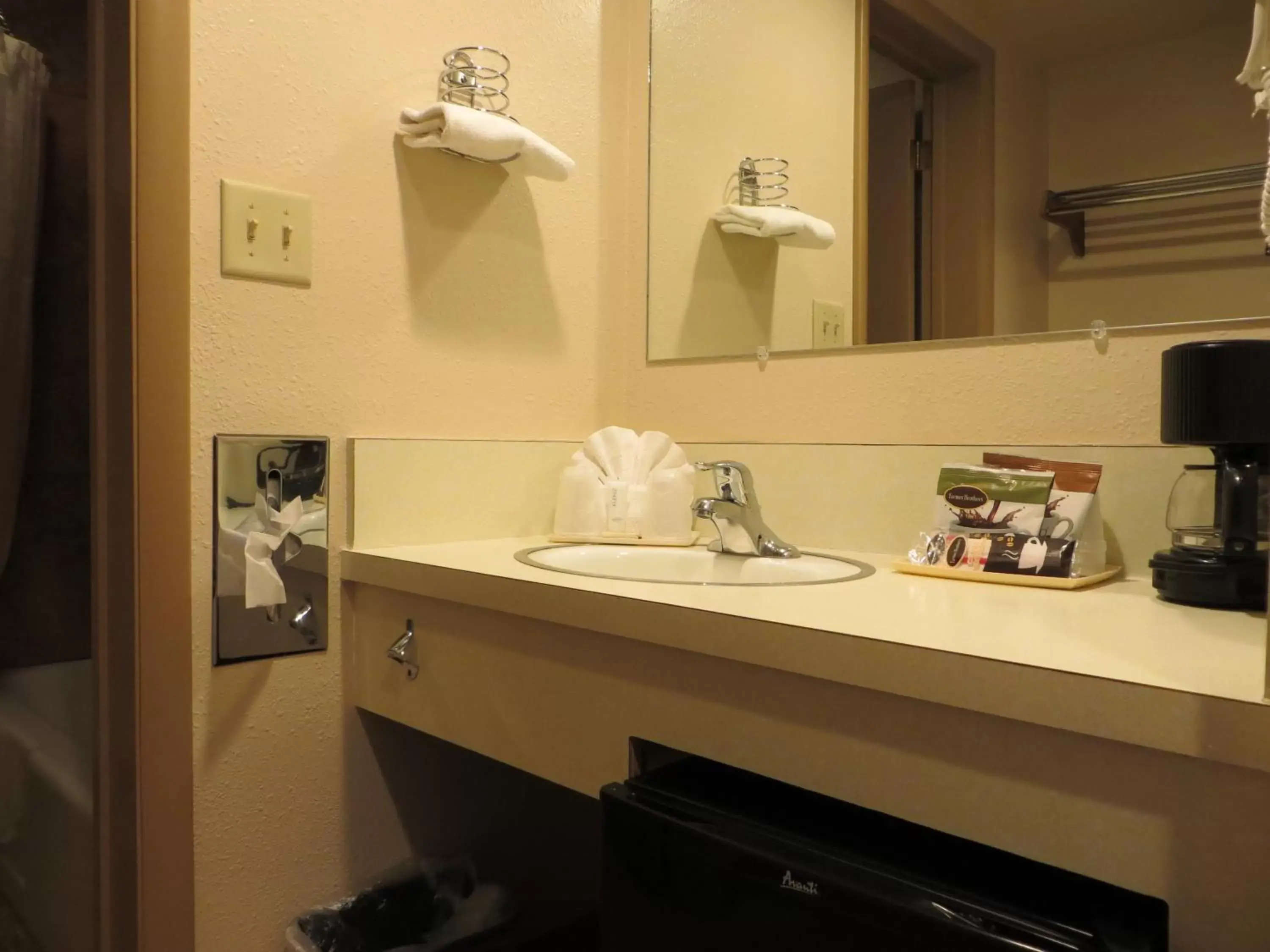 Bathroom in Jailhouse Motel and Casino