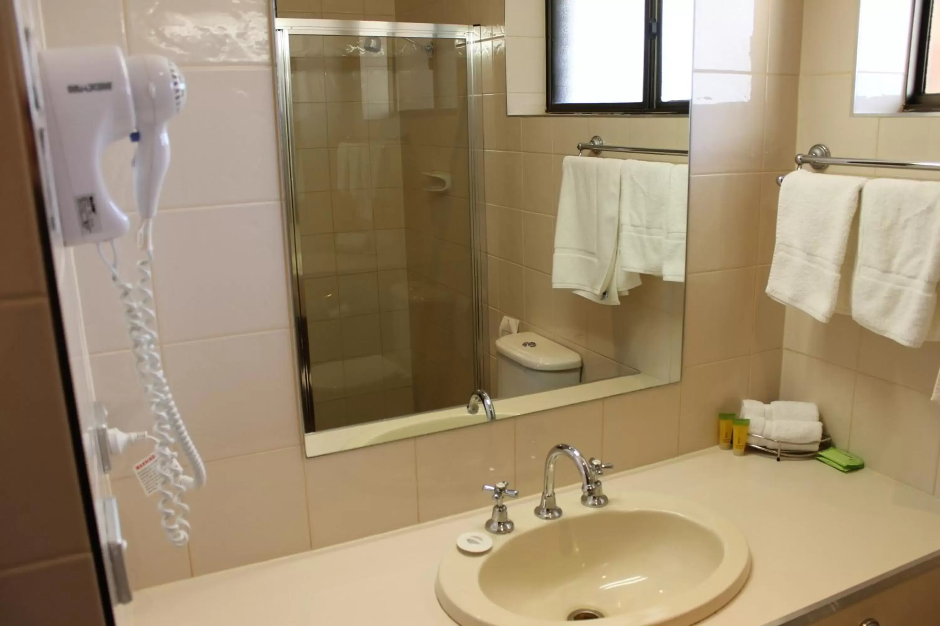 Bathroom in Bakery Hill Motel