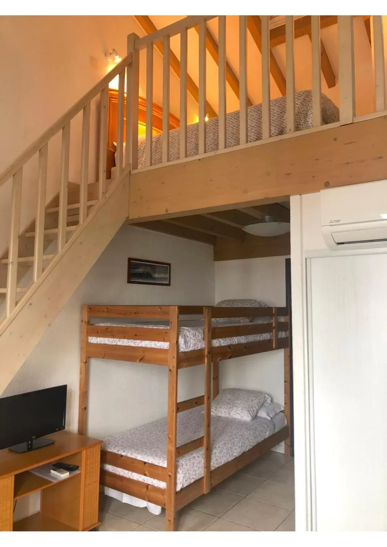 bunk bed in Hôtel & Appart-hôtel Olatua