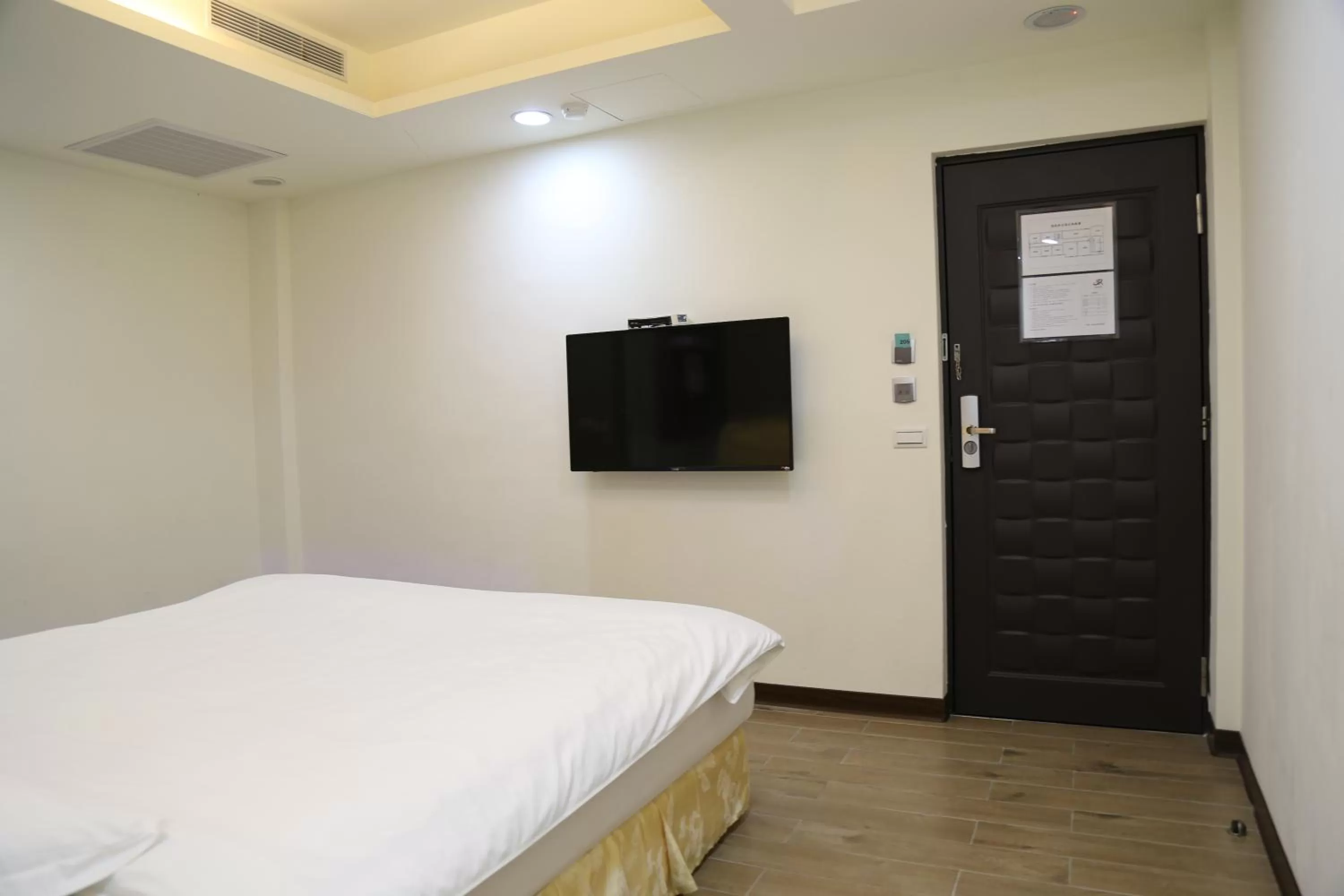 Photo of the whole room, Bed in 德瑞旅店Direct Hotel