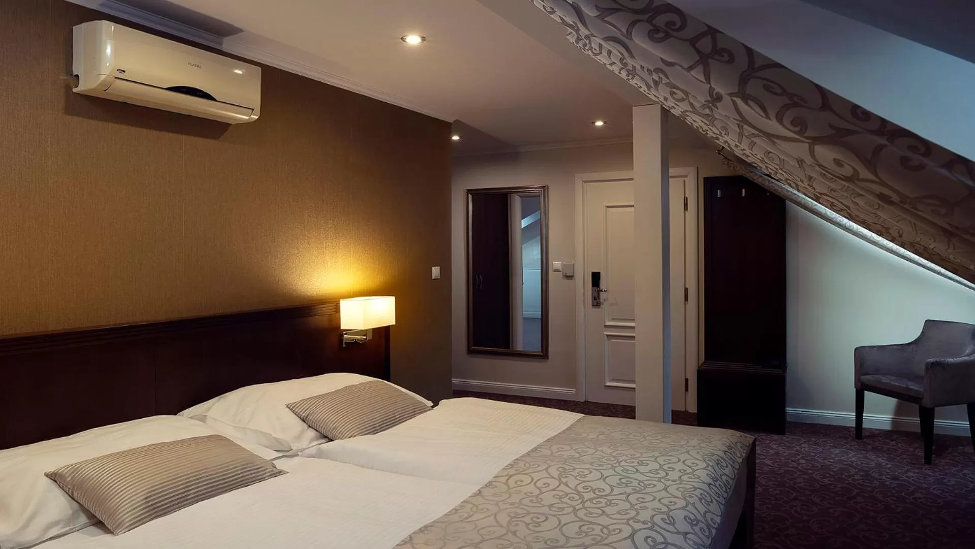 Photo of the whole room, Bed in Hotel Ambassador